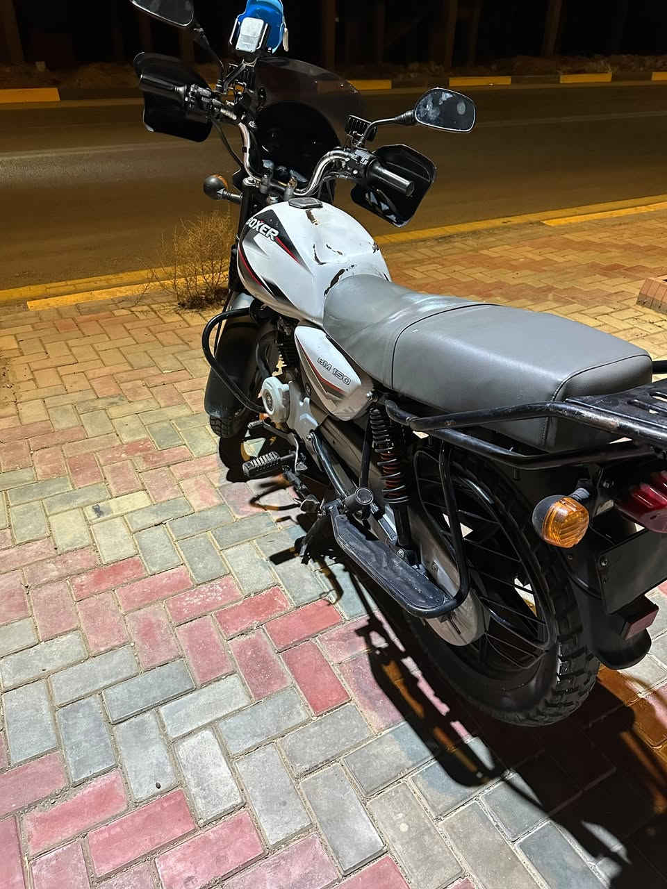 سلام عليكم دراجه بوكسر موديل 22  دراجه أوراق اصولي شرط الترقيم كامله ما بيها اي نقص خير من الله بل حقيقه بعد احلى سعرها 1350 و بيها مجال بسيط حك الجيه مكاني زعفرانيه ***********
