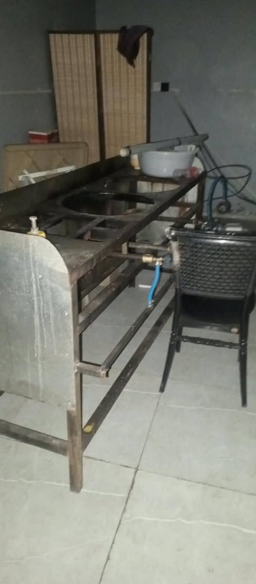 السلام عليكم سلبت + طباخ مطعم وقواطع وسنك وكراسي عدد ٤  وميز طعام  للبيع 

للاستفسار الاتصال
 ***********
