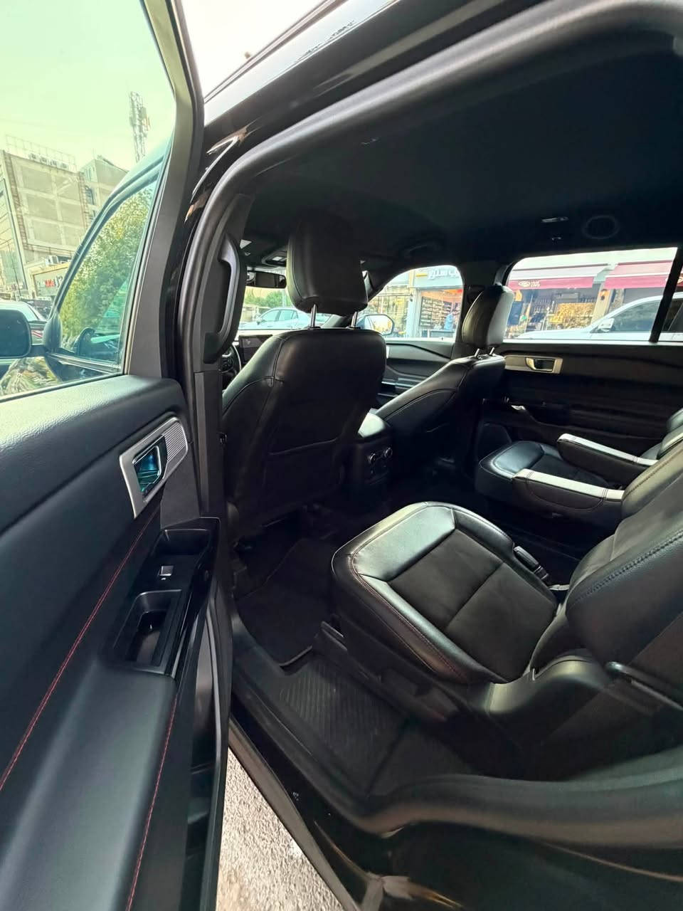للبيع | Ford Explorer ST LINE
🚘 Ford Explorer – وارد أمريكي

📌 الموديل: 24 Ford Explorer
ملاحضة : السيارة بيه بيبان ثنين مبدله نفس اللون السيارة بدون صبغ ماعدا ربع الجاملغ جهة السايق فقط بجم كبس
📌 اللون: أسود
📌 الحالة: نظيفة جداً من الداخل والخارج
📌 المحرك: EcoBoost 
📌 ناقل الحركة: أوتوماتيك 10 سرعات
📌 الوقود: بنزين

⭐ أبرز المواصفات

* تصميم رياضي وفخم
* شاشة وسطية مع عدادات واضحة
* تحكم بالمقود
* مثبت سرعة
* كاميرا خلفية
* حساسات/أنظمة مساعدة حسب التجهيز
* مقصورة واسعة ومريحة
* مساحة ممتازة للعائلة والسفر
* ناقل حركة أوتوماتيك 10 سرعات
* إضاءة LED
* جنوط رياضية
* نظام Ford SYNC حسب التجهيز
* ثلاث صفوف مقاعد ومساحة داخلية واسعة
   • تحديد مسار
📍 السيارة موجودة ببغداد اليرموك

📞 للاستفسار:***********
***********
