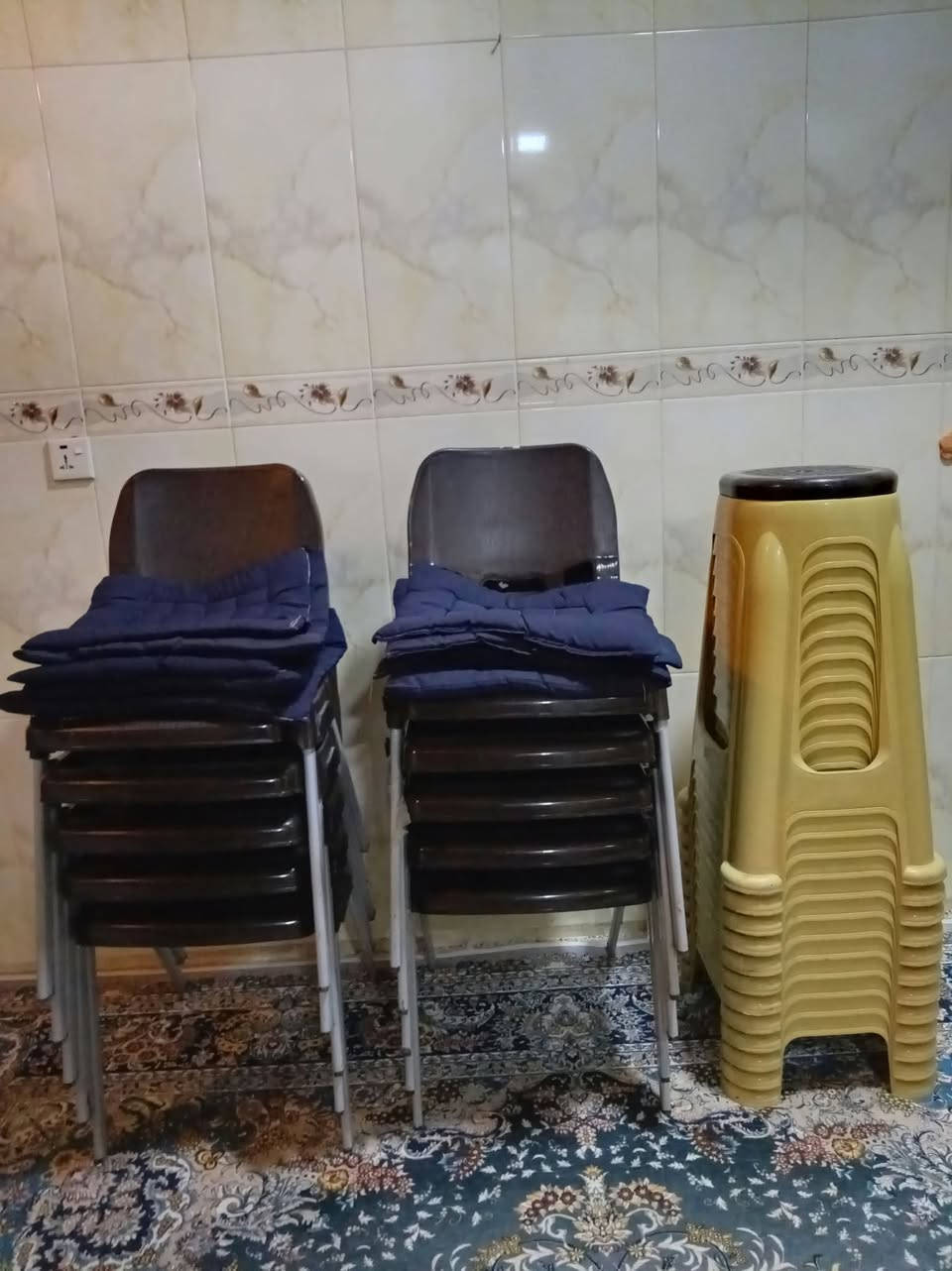 ٢٥ كرسي • ١٢ ستول • سليمانية