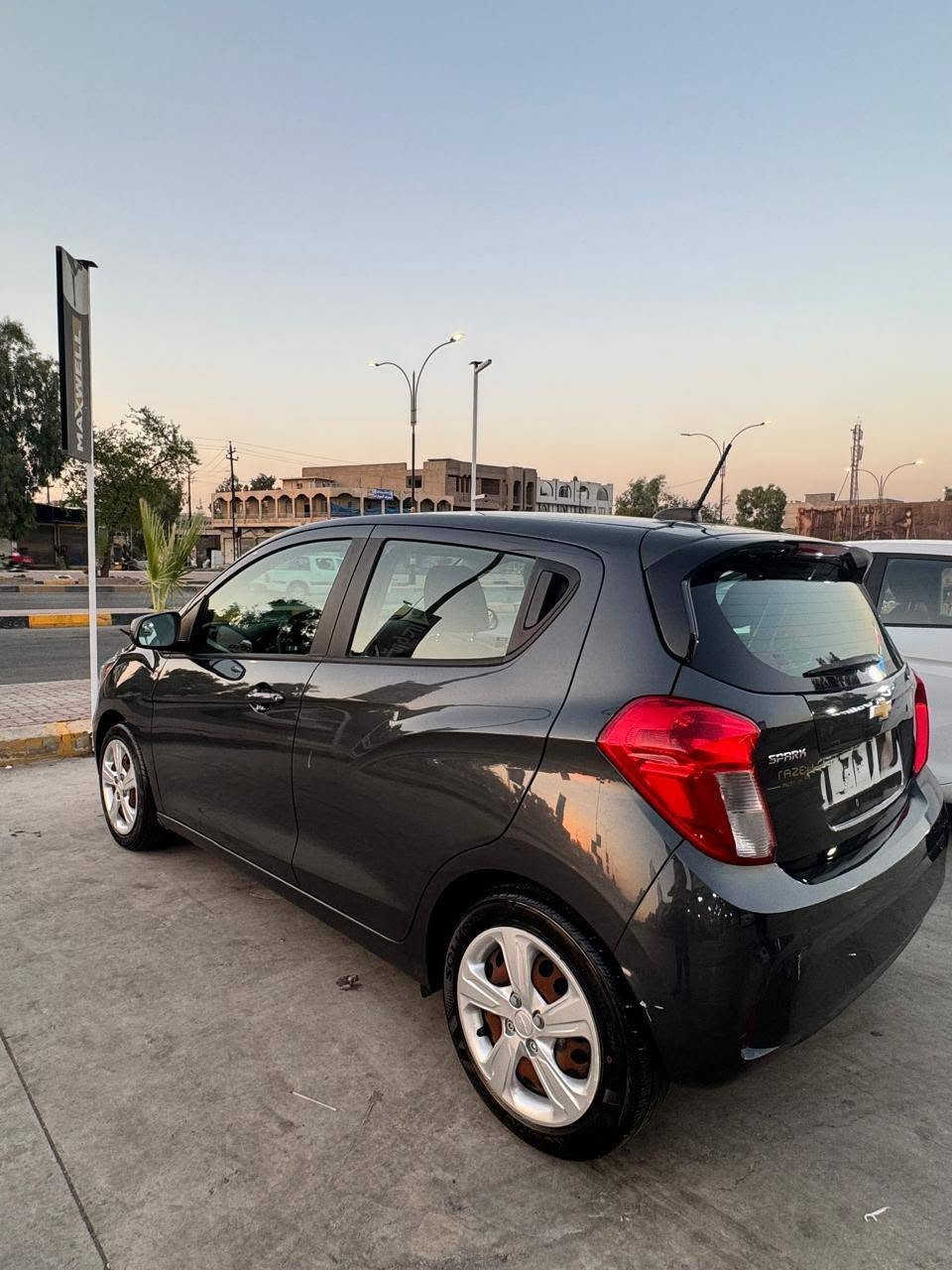 السلام عليكم
🚗 للبيع شفر سبارك موديل 2021

🔹 الحالة: ممتازة
🔹 الموديل: 2021
🔹 المكينة: 4 سلندر
🔹 المسافة المقطوعة: 27,500 سياره ما مشيه تعتبر 
🔹 المكان: الموصل
🔹 السعر: 98 ورقة 💵 وقابل للتفاوض
🔹 السيارة: مال بيت 🏠
🔹 التصرف: دينار متصرف

📌 للعلم: السيارة مثل ما موضح بالسونار، باب النفر مبدل فقط، وما عدا ذلك السيارة بحالة ممتازة.

📞 للتواصل: ***********
