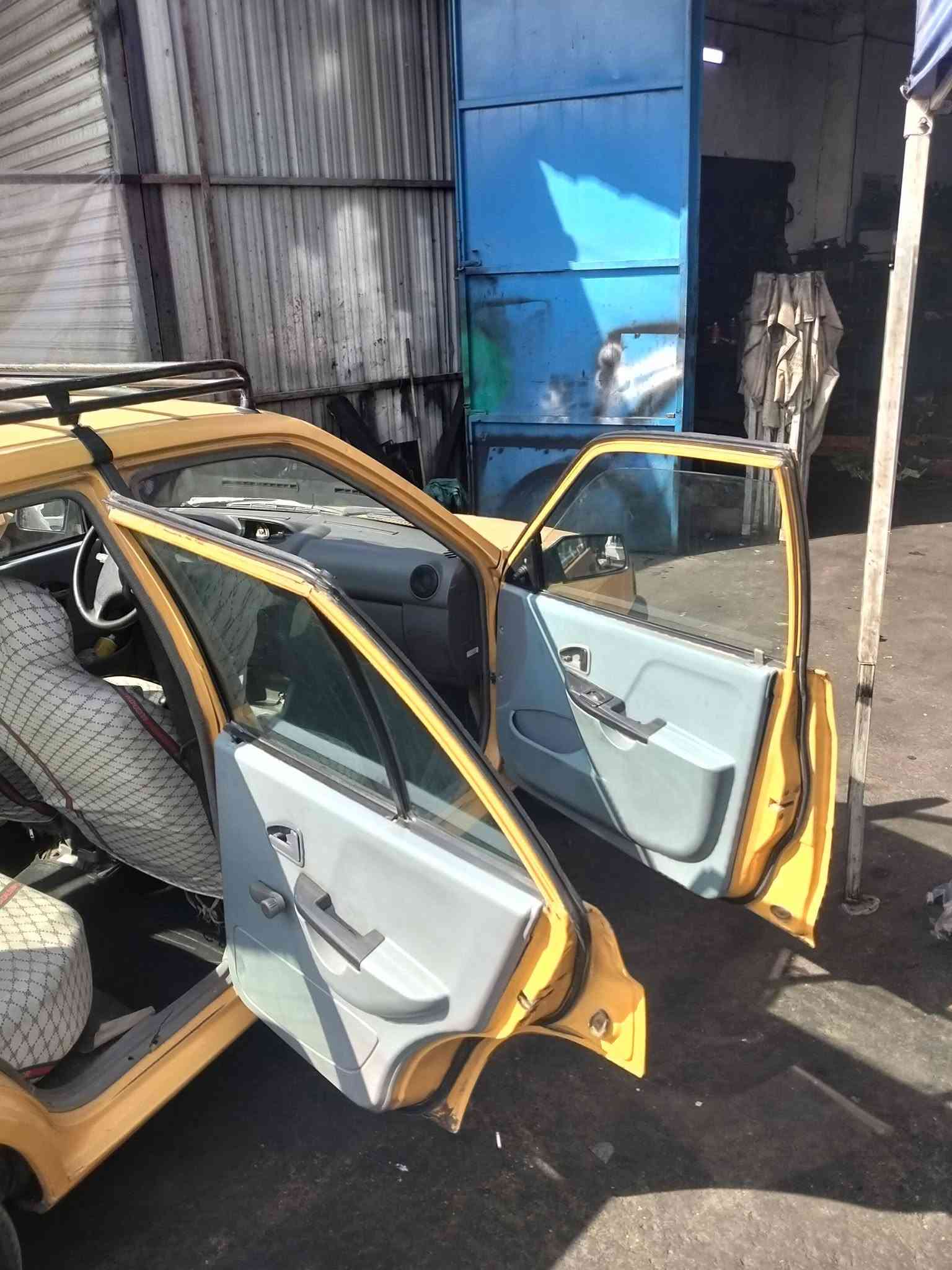 سلام عليكم سايبه. موديل 12   مكينه وكير وتخم تاير. تبريد ثلج 🥶  حداديه  تمام   دواخل تمام   رقم بغداد انكليزي  انكليزي.   تحويل ثاني يوم.     مصفره هيئه وغرامات مكان بغداد مدينه الصدر قطاع 28    رقم التلفون ***********.  السعر 25 وبيها مجال
