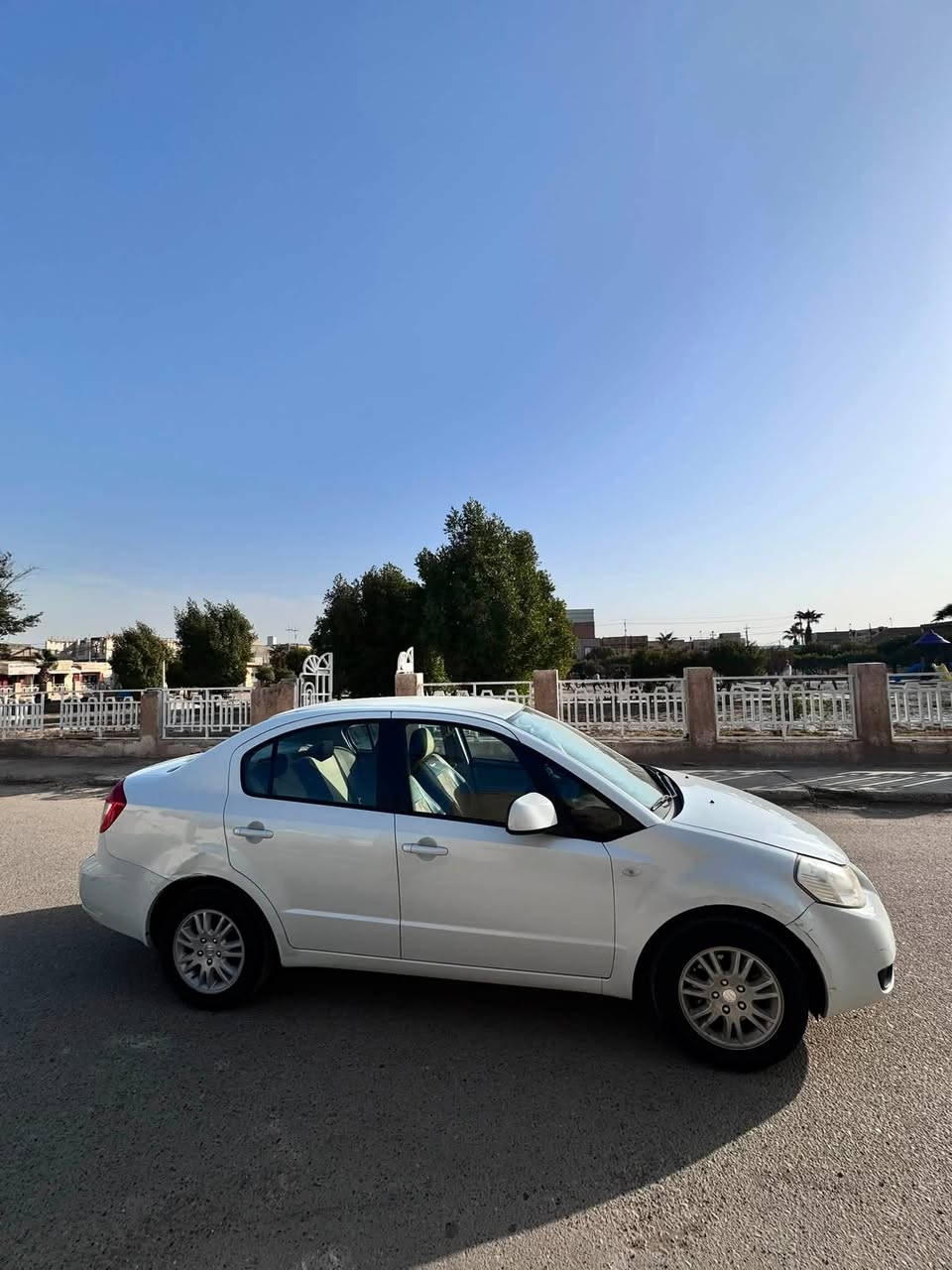 السلام عليكم للبيع
سوزوكي sx4 
مكفولة كفالة عامة من الصبغ والضربة والتبديل والبارد 
فقط بيها مكانين طخات عايفهن بدون تصليح
السيارة جديدة موديل 2014
ماشية 96
جاهزة من كلشي كير مكينة تبريد حدادية
مكانها بابل المحاويل 

‭***********‬
