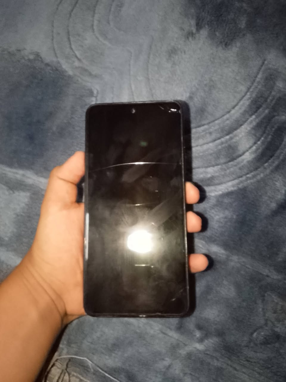 سلام عليكم شباب هاذه موبايل نضيف للبيع الموبايل نضيف وكلشي مابي ابدله شاشاه اصليه من الشركة وفطر عله الكامره والكامره تشدخل واضحه السعر كلثميه وعشرين وبي مجال للطيبين الرقم وتساب ***********
