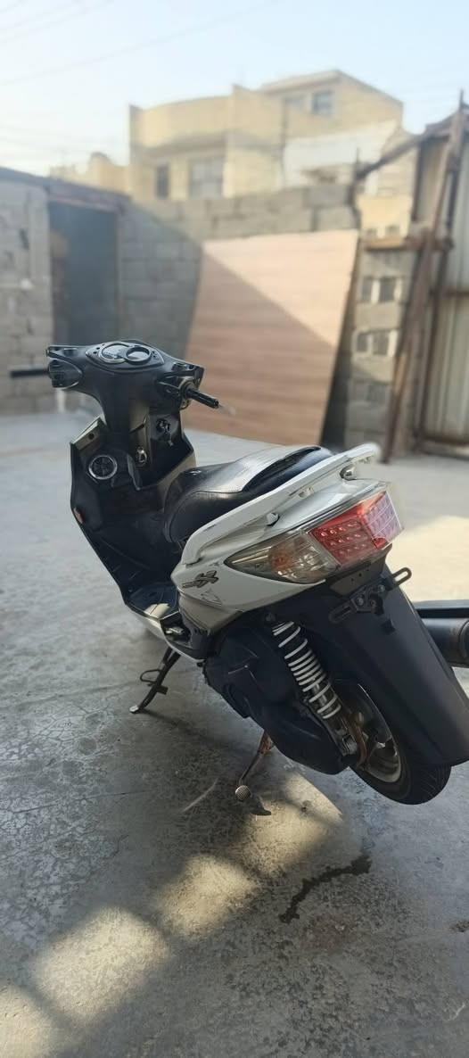البيع سكنس البيع أو امرواس إب ايراني شعندك نزل الدراجه ماكفوله ونضافه شوفت عينك السعر 750مكاني بغداد
