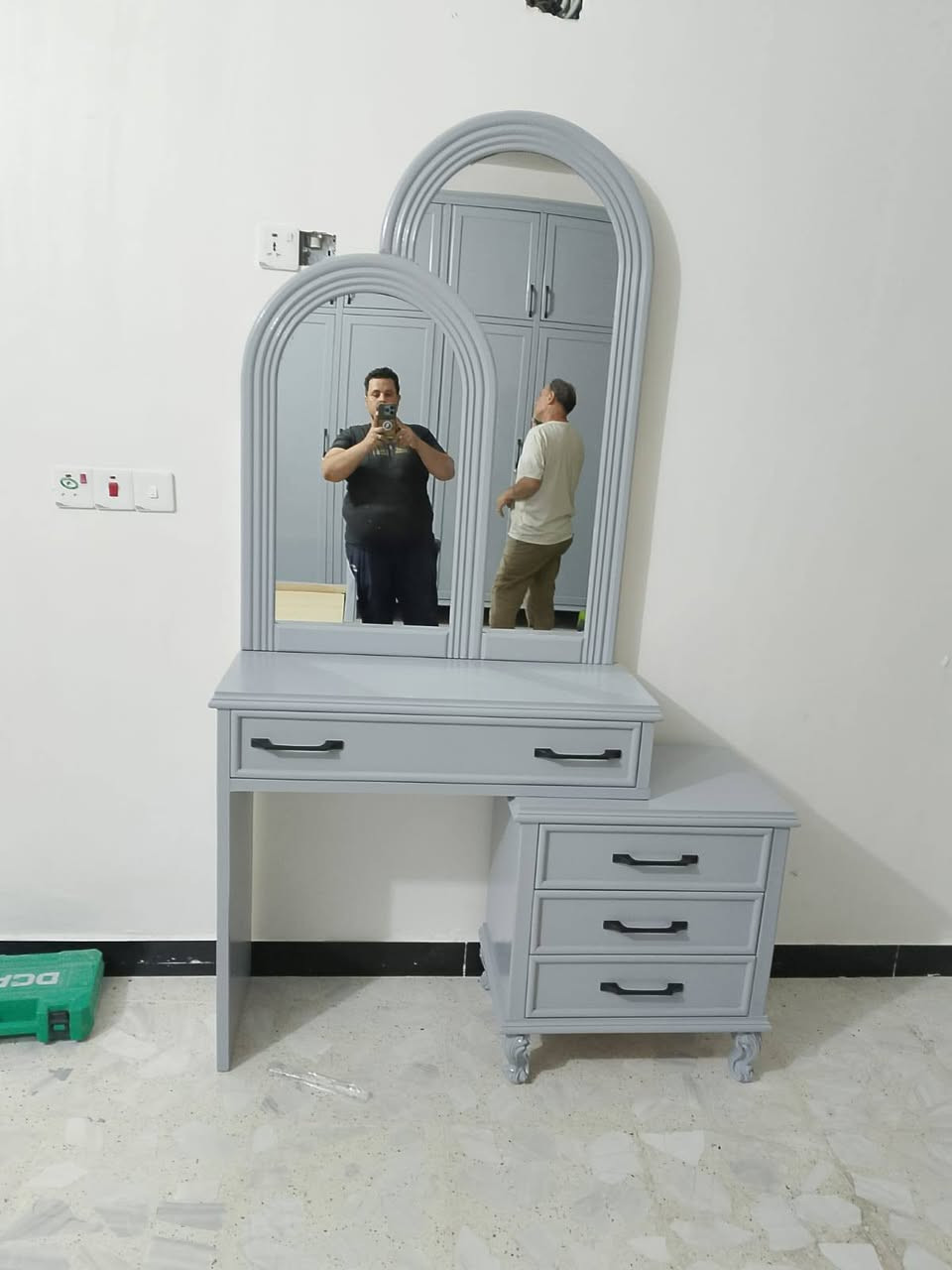 نجارة علي العبيدي للاثاث الحديث حسب الطلب الزبون للاستفسار ها ***********
