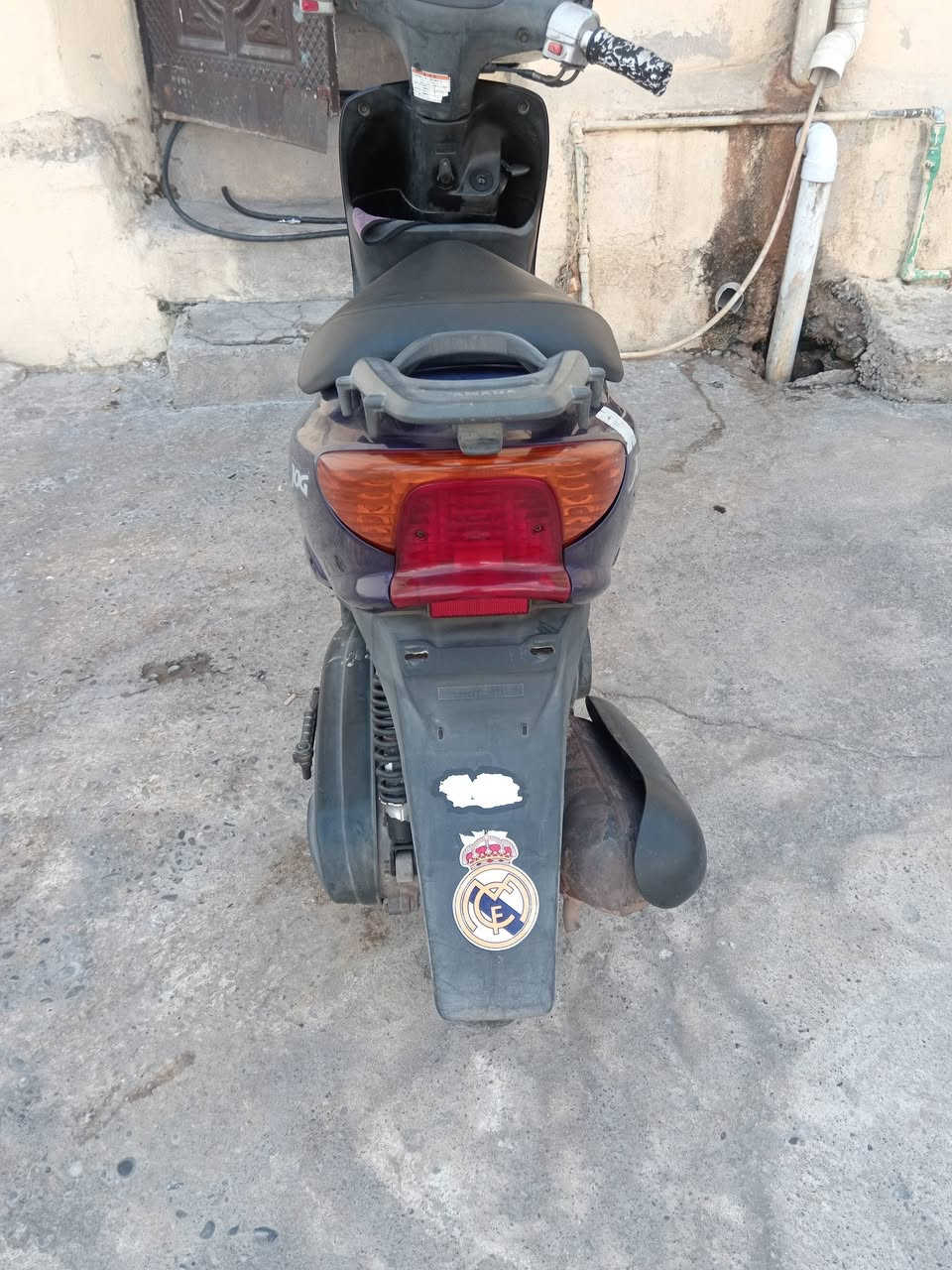 ماطور للبيع ما مفتوحه بس بي صوت اكسن تصليحو ٣٠ الف اكسن كلو بلادي نضيف  قبق هندر فتحتو بدلت قايش بس السعر ٤٥٠ بي مجال قليل  ماطور شرط مال شحن جديد مابي اي نقص *********** مكاني الايمن

