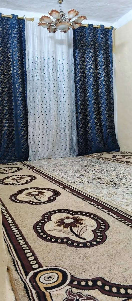 السلام عليكم بيت للبيع بالنهروان بالخمس تالاف قرب مدرسة سلمان المحمدي 
الواجهيه 5 والنزال 20 الاستفسار ***********
