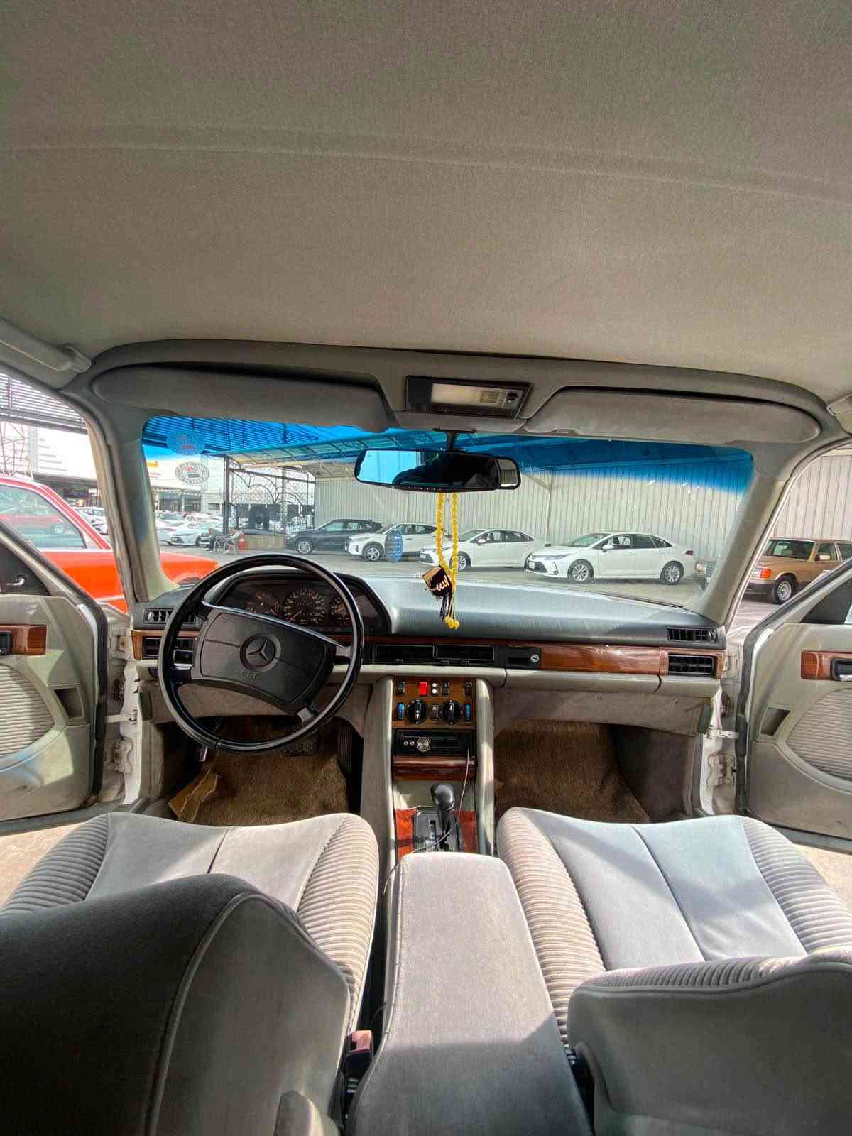 Mercedes S 500 1990
سەیارەکە یەک دەستە خاوێنە
سبوغ عامە بێ لێدران 
مەکینە ٨ پستنە گێر و مەکینە و کارەبایات  
رەقەم هەولێرە رەقەمەکەی لەگەل نییە 
مشتەری تەلەفۆن بکە 

***********

نرخی ١٠٥ وەرەقە أربيل, العراق
