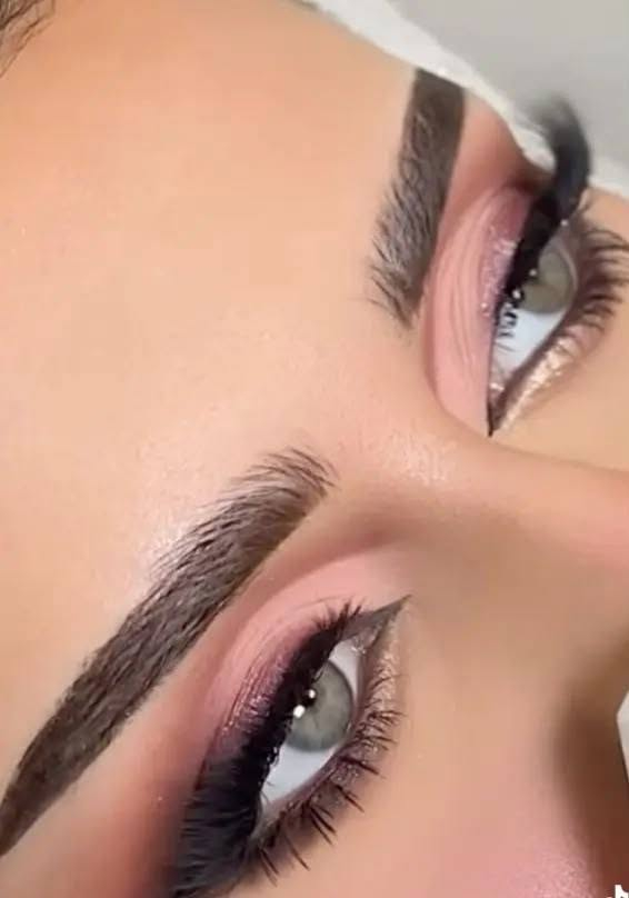 عروض المناسبات 💇🏽💇🏽💇🏽لدئ صالون الملكه 🌹🌹 
ميك اب ♥️
تنضيف بشره ♥️
حفافه♥️
صبغ حاجب ♥️
فقط ب 30 الف
العنوان رئاسه العبيدي شارع 20
الهاتف : ***********
