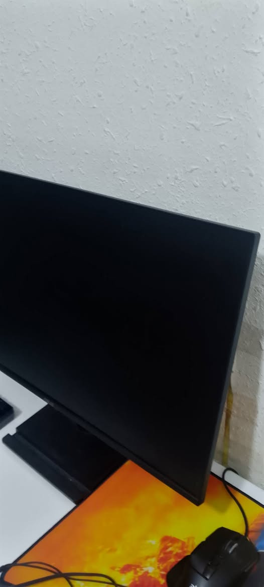 سلام عليكم شاشه اسوس للبيع شاشه 120 هرتز 4k شاشه شغاله مال العاب فقط والسعر ١٢٥ وبيها مجال الرقم ***********
