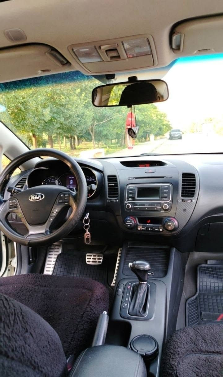 🚘 کیا سیراتۆ 2013  شکڵی تازە  خەلیجی 🚘
✅ مەکینەی 1.6L، پستن 4 
✅ 128,000 KM ڕۆیشتووە
✅ فول مواسەفات
✅ سڵاید 
✅ 5 ویل کرۆم
✅ حاسەی پێش و دوا
✅ ئاوێنەی کارەبایی
✅ 4 تایەی لۆک
✅ تەحدیدی خێرایی (Cruise Control)
✅ سووکانی ڤۆلیۆم و گێڕی سوکان 
✅ تەبرید مەرکەزی  (سارد و گەرم) بەشەرت
✅ مەکینە و گێڕی  نەکراونەتەوە
✅ کامل سێرڤیسی بۆ کراوە
🟢 تەنها ڕوبعێکی چەمەلەغی دواوە بۆیاغە، لەگەڵ یەک دەرگای دواوە گۆڕاوە بە بیلاد.
📍 شوێن: سلێمانی
📞 ***********
📞 *********** السليمانية, العراق
