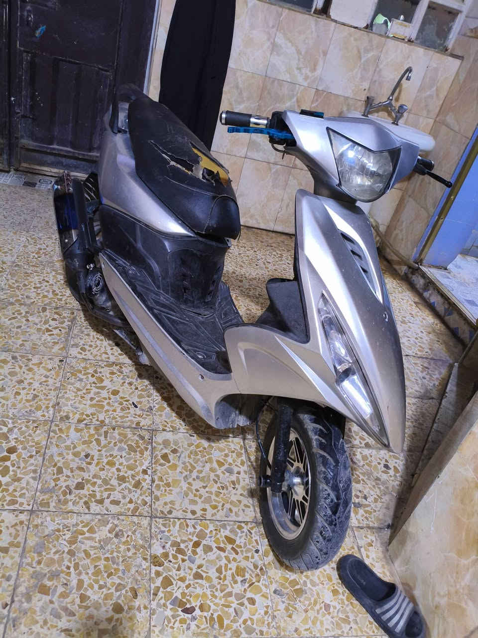 سلام عليكم ماكس مضلع للبيع دراجه حلوه ونشطه يرادلهه ادامه للكابريتر بس السعر 400وبيهه مجال ***********

