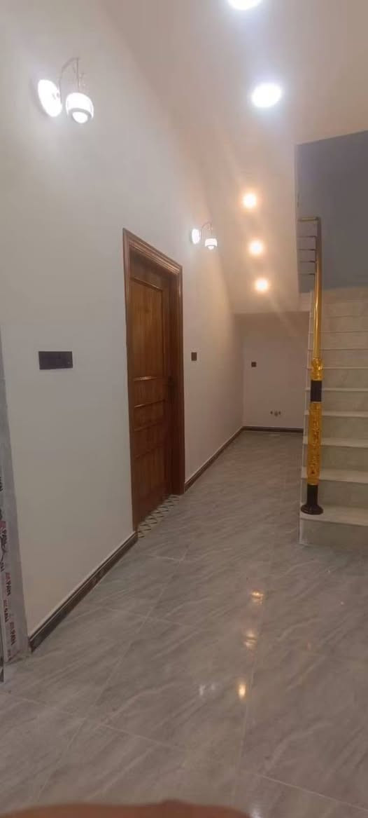 🏡 بيتين للبيع – فرصة مميزة للسكن أو الاستثمار 🏡

📍 الموقع: البصرة – أبي الخصيب

🔹 تريد بيت واحد؟ أو تريد البيتين سوه؟ الخيار إلك 🔹

📐 مساحة البيت الواحد: 110 متر
📜 نوع العقار: طابو زراعي باسم عراقي (سند 25)

✨ مواصفات كل بيت:
✅ شغل درجة أولى – شغل ملكي
✅ غرفتا نوم 2
✅ استقبال
✅ صالة
✅ مطبخ
✅ صحيات
✅ طارمة

🏠 البيوت فارغة وجاهزة للسكن مباشرة

💰 سعر البيت الواحد: 65 مليون دينار عراقي
🤝 السعر قابل للتفاوض

📞 للاستفسار:
***********
