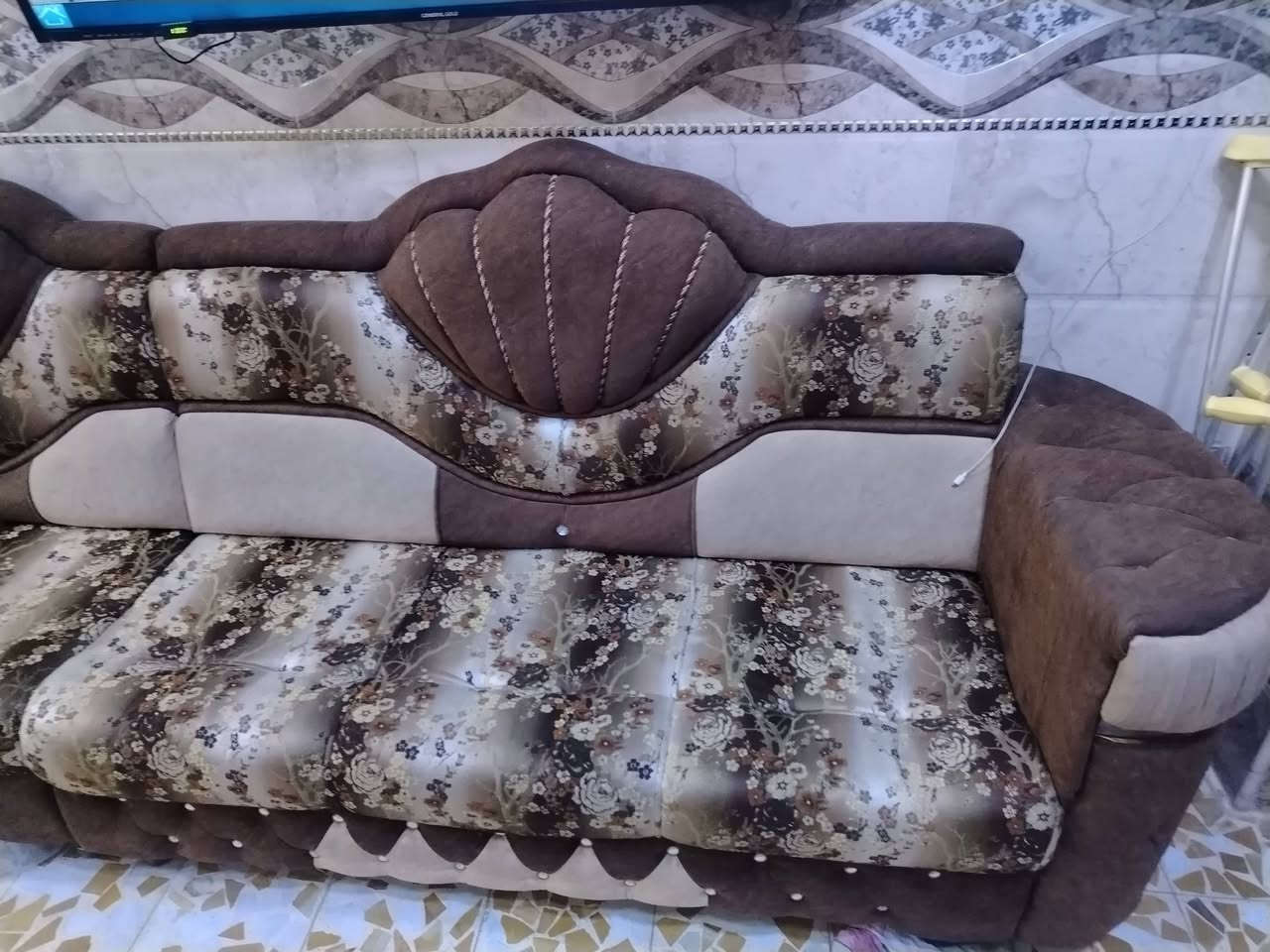 ديوان عراقي   7متر شرط نضيف اتواصل على رقم***********
