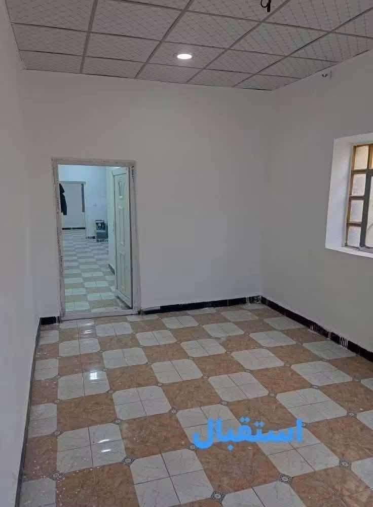 بيت للبيع 105 متر ( طابو صرف )
حي ميسان قطاع 24 .. قرب شارع 60

يحتوي على

غرفة صالة استقبال مطبخ مكشوفة
صحيات داخلية وخارجية وطارمة

السعر 80 مع المجال

للاستفسار *********** مكتب القلعة للعقارات
