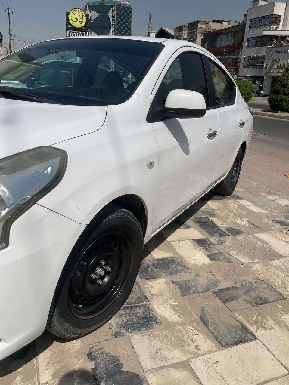 السلام عليكم
نيسان سني2021 هندي بليته زركه 
رقم اربيل تحويل وكاله جاهز 
سياره مال بيت نضيفه مدوشمة ارضية كشنات سقف كير مكينة تبريد صدر كله جديد شاشة كامره  السياره مناقصه شي بيه بارد 3 مكانات بدون صبغ ماشية 108 كيلو السعر 93 وبيه مجال بسيط 
***********
ع
