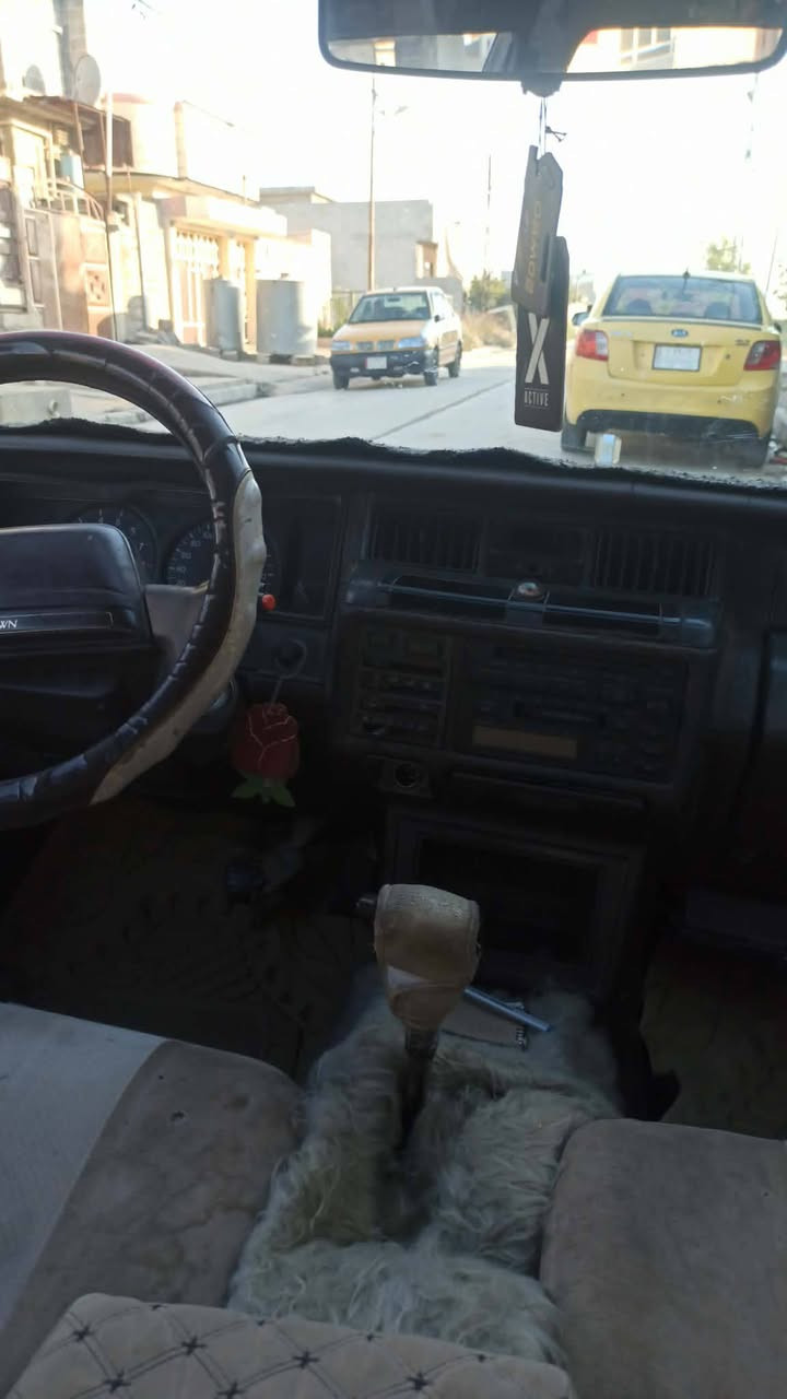 السلام عليكم سياره سيدان 
رقم دولي هزه جديدة صلاح الدين ومحرك بطه تبريد شرط صبغ نص حزام طخم تواير جديد لايتات جديد وايرمنيا شغاله داخل نظيف طخم جديد  مكان السيارة الموصل الجانب الايمن السعر خابر وتبش
***********
