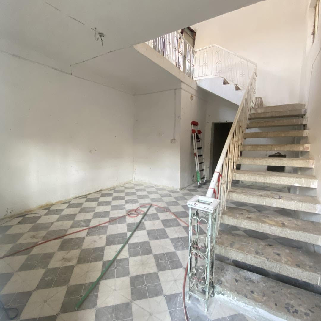 🏘️ / دار للايجار مسـاحه (١٠٠)م طابو (صـرف )          

1️⃣ الطابق الاول / غرفه نوم .مطبخ. مجمع صحيات  . هول   . طارمه 

2️⃣ الطابق الثاني / غرفه نوم 

📍 الموقع / المهندسين _ شارع العميدي مقابل اسواق الكفيل  
                             

للأستفسار ☎️: (***********)
:(*********** )
