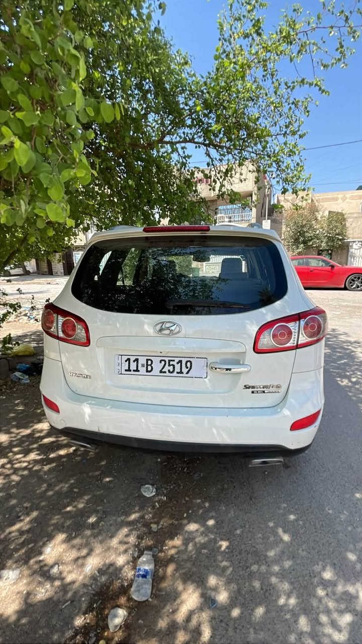🚗 هيونداي سانتافي 2011 للبيع 🚗
 الموديل: 2011
 اللون: أبيض  
 العداد (الماشي): 128,693 كم  
 الرقم: بغداد(مرقمة جاهزة، تحويل أو وكالة مضمونة)  
 المكان: بغداد الحرية قرب حسينة التوحيد***********

