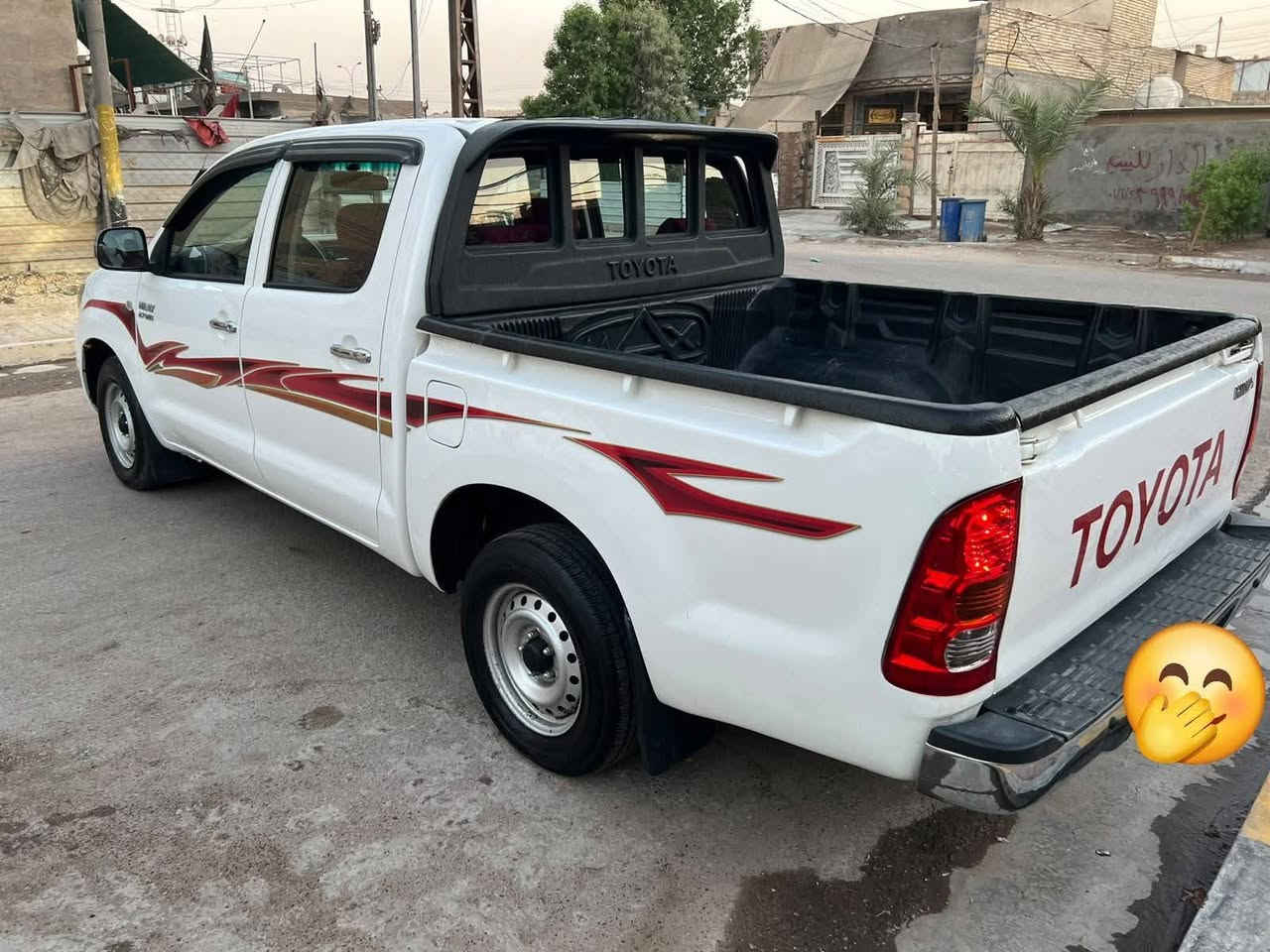 هايلوكس 2011 اصل  سياره مكفوله كفاله عامه من ضربه والصبغ تبريد ثلج محرك كير خير من الله ماشيه 105 الف حقيقي شرط سونار مكاني بغداد  الشراي يتصل ***********9
