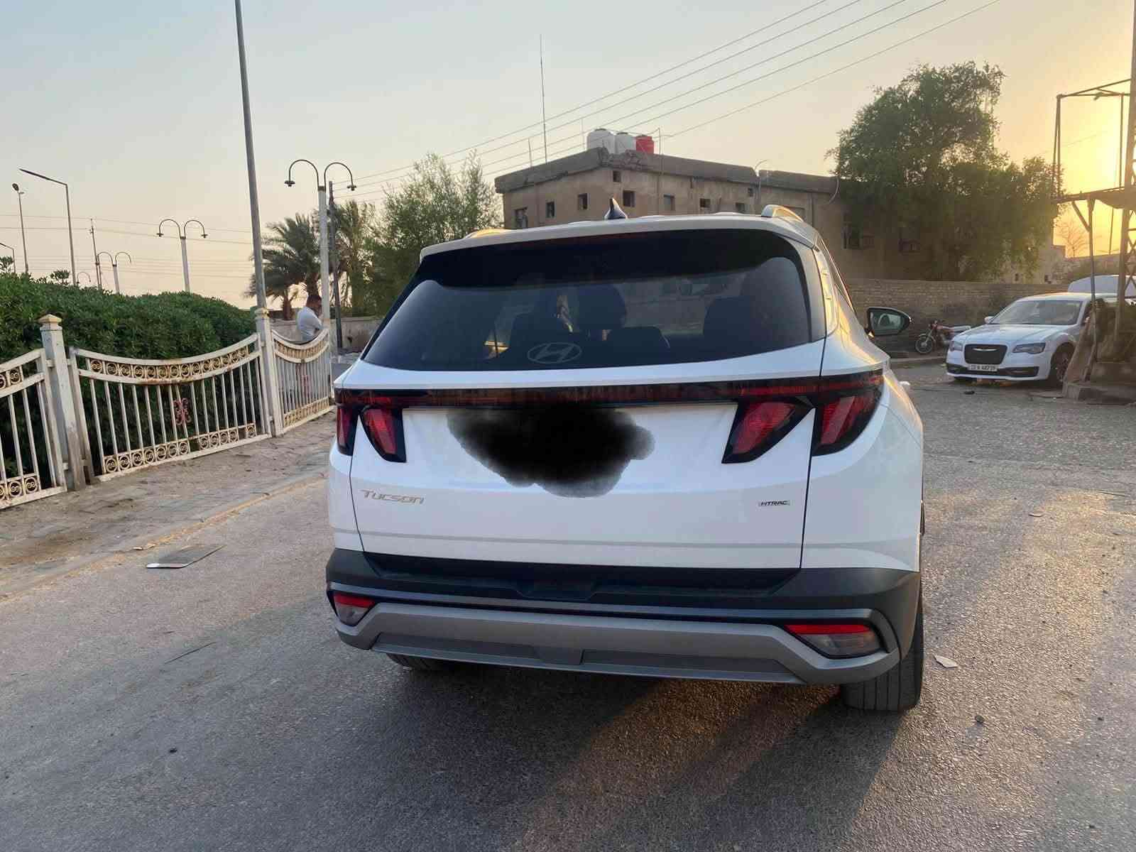 السلام عليكم
هيونداي توسان SLE
موديل 2025 
مواصفاتها 
محرك 2500 
حساسات اماميه خلفيه رادار امامي 
كشن سائق كهرباىي 
صندوق كهربائي 
دخول جديد ماشيه 33 الف 
مرقم شهداء ميسان 
حادثه بسيط كلش بدون شواصي 
ايرباك استيرن فقط 
بيه صبغ البنيد فقط والباقي مكفول 
السعر 185 ورقه 
مكانها العمارة الكحلاء ***********

نص مكتوب في الصور:
- Back HD 1/14
- 35 LTE 7:43 Back 8 من 9 كروب توسان العراق . انضمام ناظم جمعه المحمداوي . ٢٧ يوليو . ٣ والسلام عليكم توسان SEL موديل 2025 محرك 2.5 السياره دخول المزيد عرض . HD 14/47