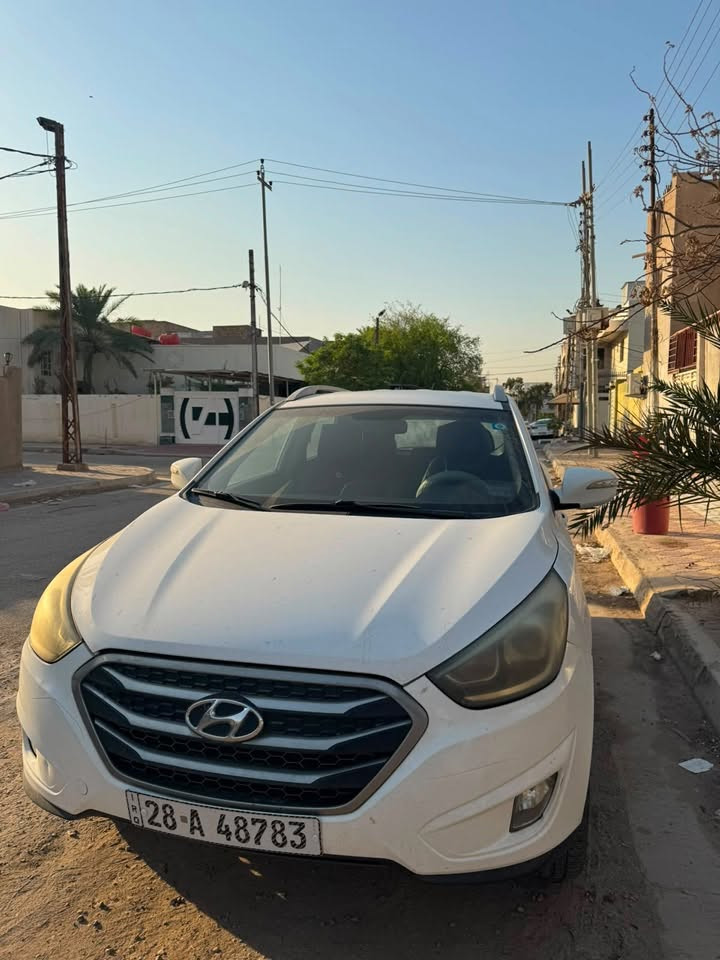 ماشية 140الف ومشتريهة زيرو خليجية وبيهة تبريد خلفي مكحلة وبدون صبغ
السعر ١٤٠ وبيها مجال 
***********

