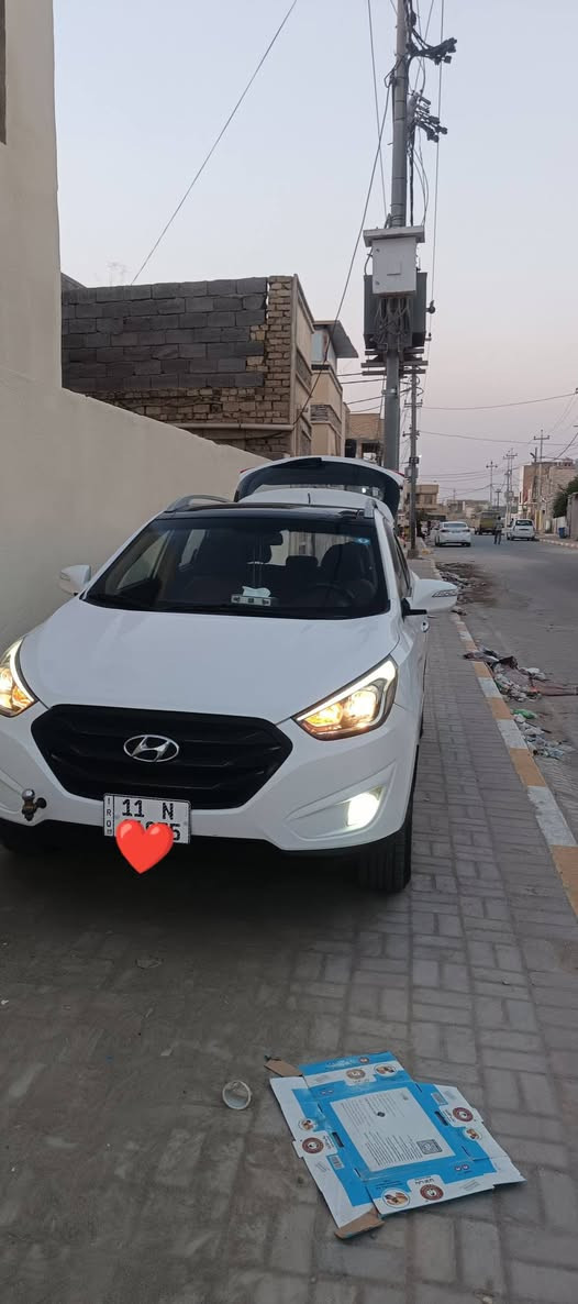 بسم الله الرحمن الرحيم 

🚘 للبيع – هيونداي توسان خليجي موديل 2016
فول مواصفات  مكفوله 

رقم بغداد باسمي الرقم الجديد 
✅ وارد خليجي
✅ محرك 2000 (دوش)
✅ رقم بغداد الرقم الجديد 
✅ السنوية مجددة لغاية سنة 2028
✅ السيارة مكفولة
✅ فول مواصفات ١/١ تحكم استيرن. بنراما. اشاير بالمري. كامره 
✅ التحويل خلال يوم واحد (ثاني يوم).
تبريد السيارة قطعتين 
كاميرا 
📍 مكان السيارة: الديوانيه

💰 المطلوب: 155 
السونار بالمنشور @إشارة 

📞 للاستفسار:
***********
