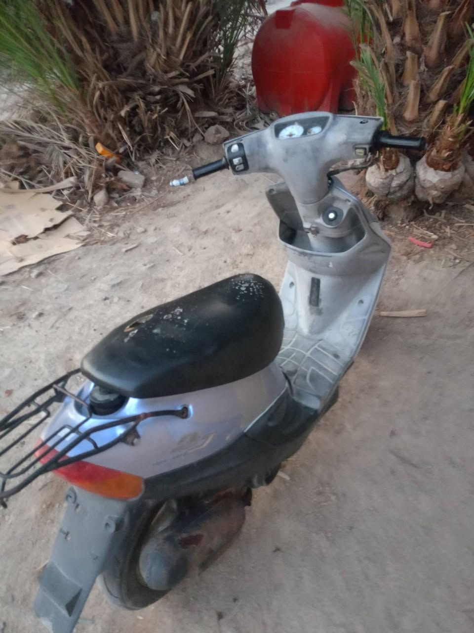 للبيع دراجه بيجي نضيفه بس بيهه اكرنك
