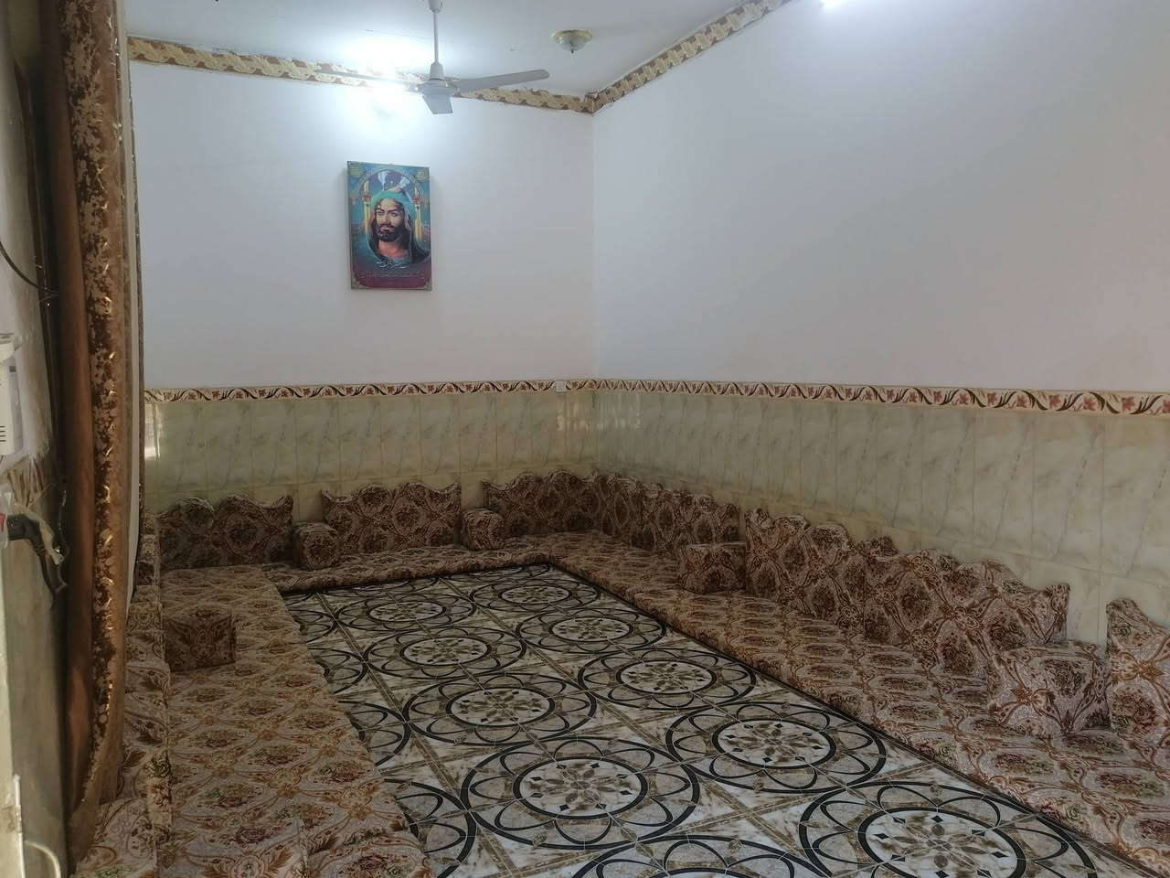 السلام عليكم بيت طابو طابقين مساحته 200 +محل
 العنوان حي ضبيع قرب بيت المرحوم شيخ زكريا
للاستفسار: 
***********
***********
