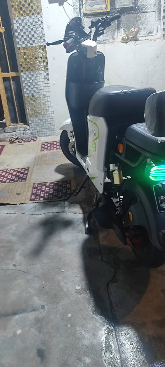 دراجه شحن R9 ب 350الف بيها مجال للشراي دراجه شحن R9 المعرفا مواصفات شاشه حديثه بريكات دسكات استاند تلفون استاند وسطي مع استاند جانبي تأيرات جدد جوبلس هورن اشاير كبل اشاره ليد الوان امامي خلفي مميز وحلو وعدسه خضره ولايت عالي وناصي دراجه غنيه عن تعريف بطاريات مضاف كدامك ملف شغال دراجه فول  ونضيفه لون ابيض حلو شركه البارون  العنوان البصره الزبير واتساب راسلني ***********
