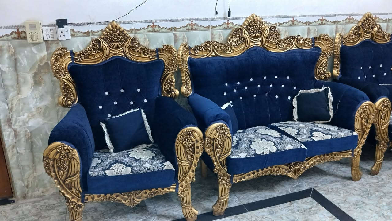 السلام عليكم متوفر تخم للبيع استخدام قليل يتكون من 10 مقاعد السعر 400 وبي مجال المكان طويريج للاستفسار ***********
