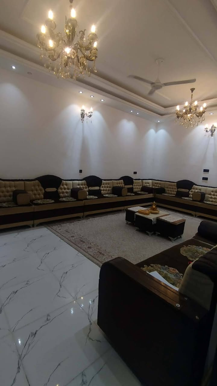 دار للبيع
📍 الموقع: الجربوعية 5000
📐 المساحة: 200 متر
🏠 مواصفات الدار:
غرفتان
صالة
مطبخ
براني
صحيات داخلية وخارجية
استقبال
🏢 الطابق الأول:
صالة كبيرة
حمامات كاملة
💰 مطلوب للإسكان: 48 مليون دينار
💳 القسط الشهري: 320 ألف دينار
📞 للاستفسار والاتصال:
*********** — حجي ستار الظالمي
*********** — محمد ستار
📍 عنوان المكتب: سوق القشلة
🏢 مكتب العدالة للعقارات
