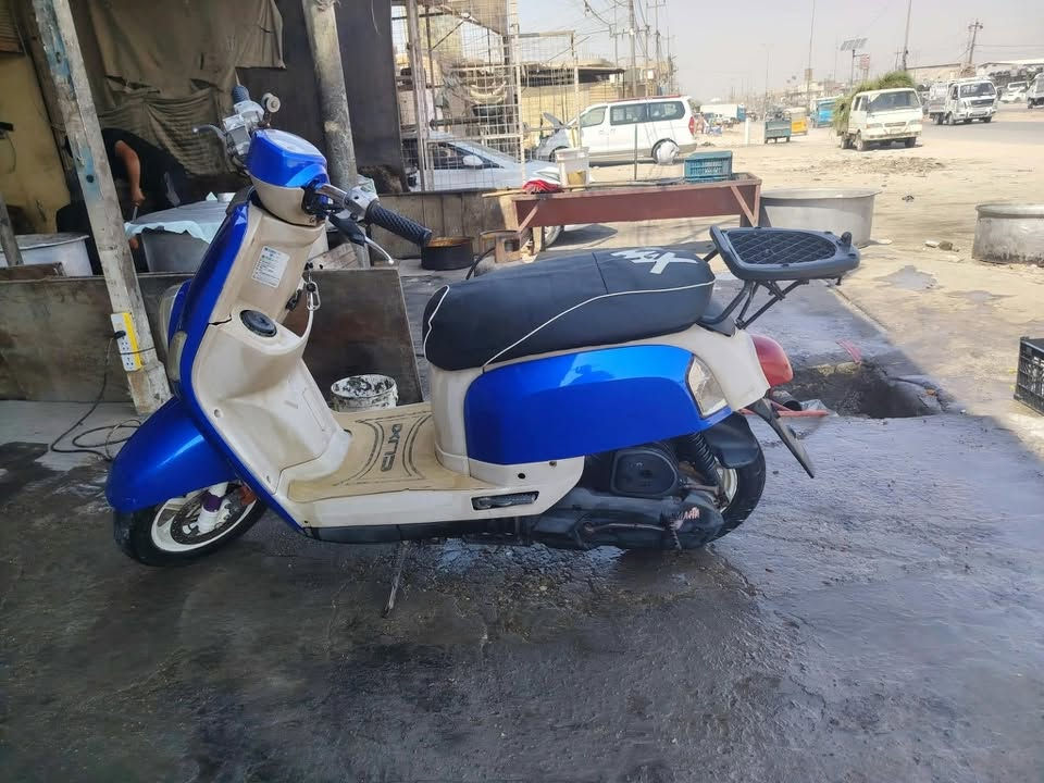 السلام عليكم ماكس بوليس للبيع دراجه شوفت عينك جديده وكله شغاله المكان بابل قضاء القاسم ع 
السعر ب650وبيه مجال حك الجيه 
الاستفسار ***********
