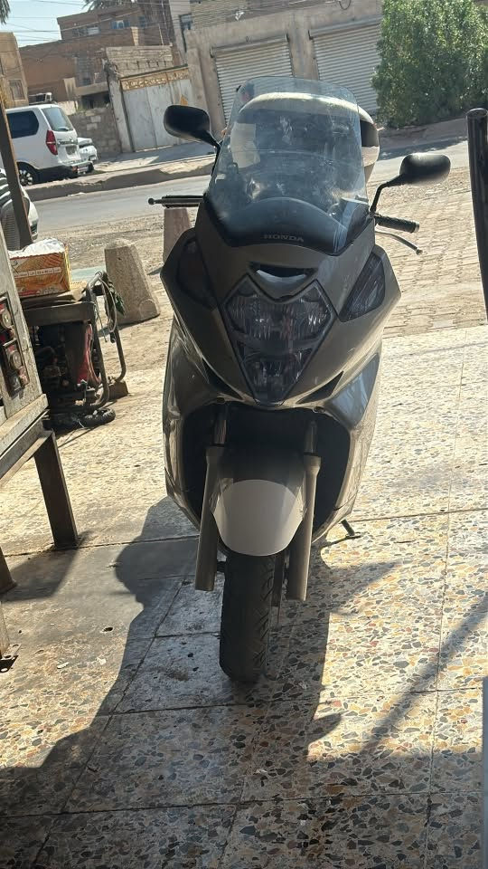 سلام عليكم سلفر ونج شقلاوه 400 دراجه مكفوله كفاله عامه عامه عامه مكينه برغي ما مفتوح مكينه زامط بيهة دراجه كدام عينك ما احجي اني سعر ١٦وبيه مجال الدراجه ماشيه ٣٧ بعدهي جديده بس يردله بوليش بيهة       شخوط بصيطه كلش عنواني بغداد ***********
