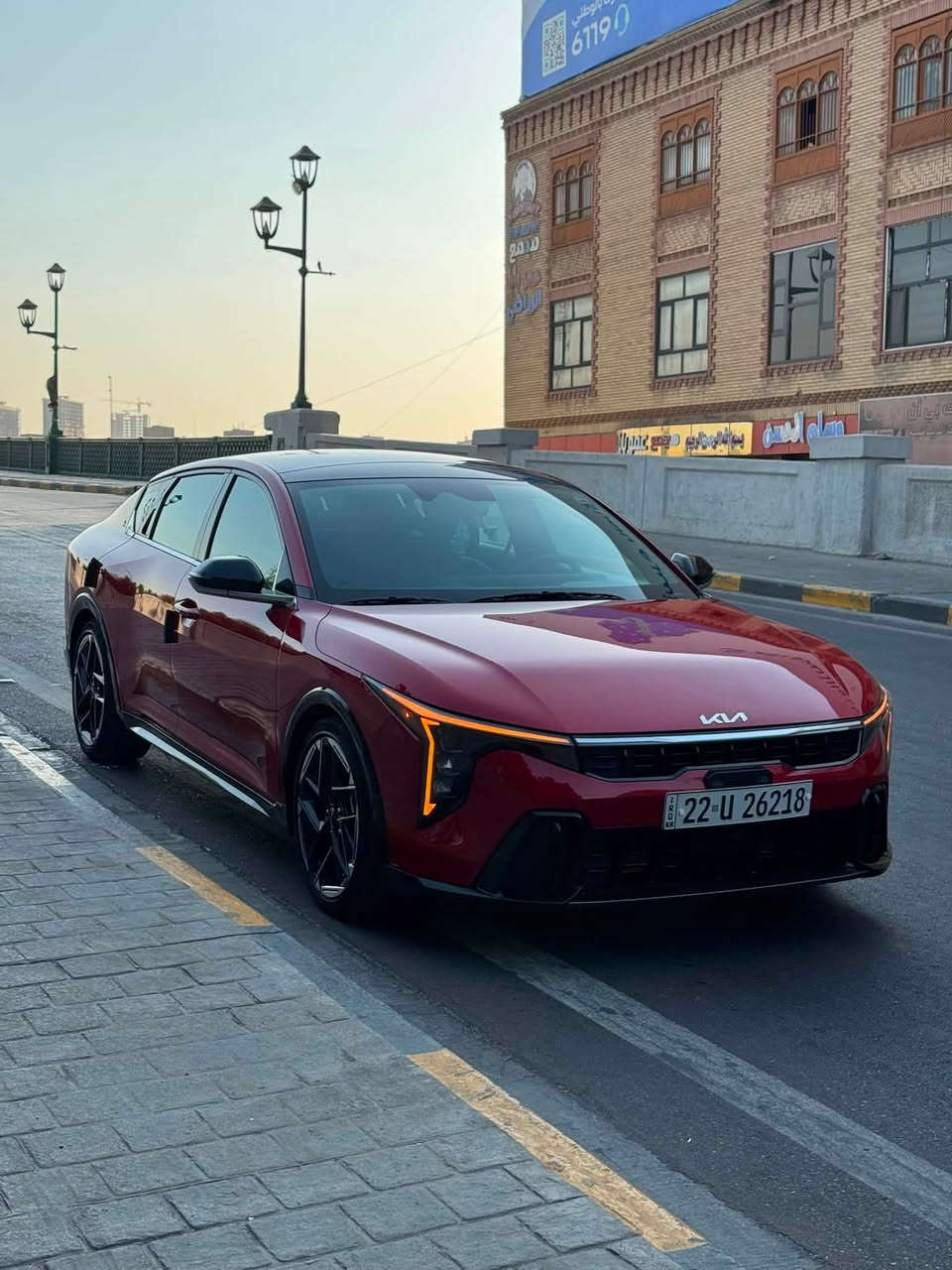 السلام عليكم 
‏Kia K4 Gt line 2025
محرك :2000 DOHC اقتصادي جداً 
ماشيه 30 km
سيارة مكفوله ليبل واحد بدون تبديل 
بيهه بس بارد بلصندوك ع كد شبر 
بدون ايرباك بدون دواخل بدون كلشي 
المواصفات 1/1 اعلى فئة واعلى مواصفات

داخل لونين ابيض اسود 
بانوراما 
لايت لد حاجب اصفر 
لايت زينون عدسات 
لايت عقل اوتو الاماكن المعتمة 
بك لايت لد 
وياله كروم 18 جي تي لاين 
كفرات اسود لامع بيانو فقط بالgt line
دخولية ترحيب علامة kia 
بصمة التشغيل 
دخول ذكي 
تشغيل عن بعد 
شفتات ستيرن 
دركة الحديثة 
قيادة ذاتيه 
تحديد مسار 
مثبت سرعة 
تحديد سرعة 
تحكمات ستيرن 
مود درايف سبورت 
رادار امامي ،رادار خلفي ، رادار جانبي 
داخل جلد
كشنات كهرب سايق 
كشنات تدفه
شاشات متصلة 
تحكم شاشه تبريد تدفئة 
شاحن لاسلكي 
اوتو هولد 
صندوق ذكي عند التقرب 

السعر : 205
العنوان بغداد 
اي استفسار او صور ضربه 
واتساب. 

***********
