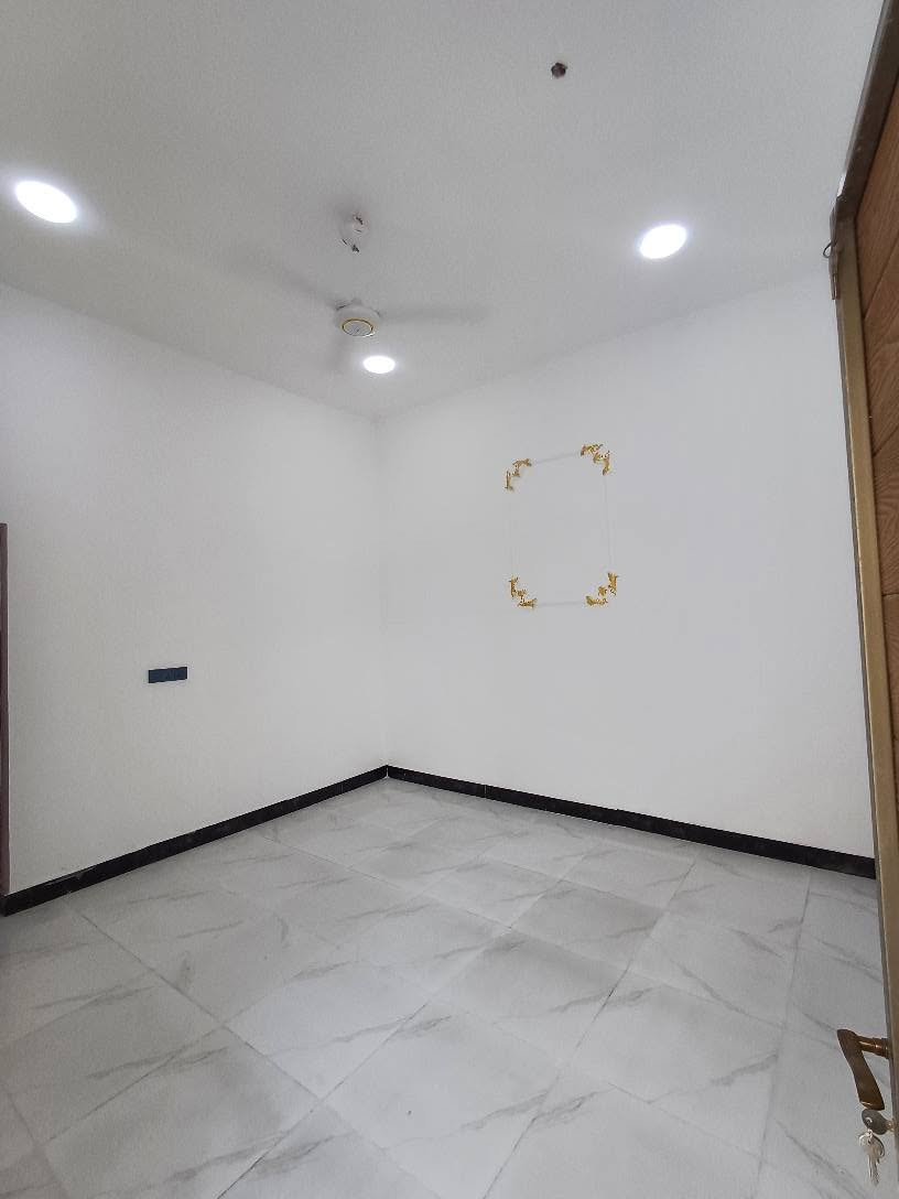 دار سكن حديث للبيع مساحة ١٥٠متر غرفتين وصاله ومطبخ وصحيات ديوانيه موزع طابو باسم عراقي شارع تبليط ١٠متر البصره ابوالخصيب حمدان شارع المركز جامع البز سعر ٨٢وبي مجال ***********# البصرة, العراق

