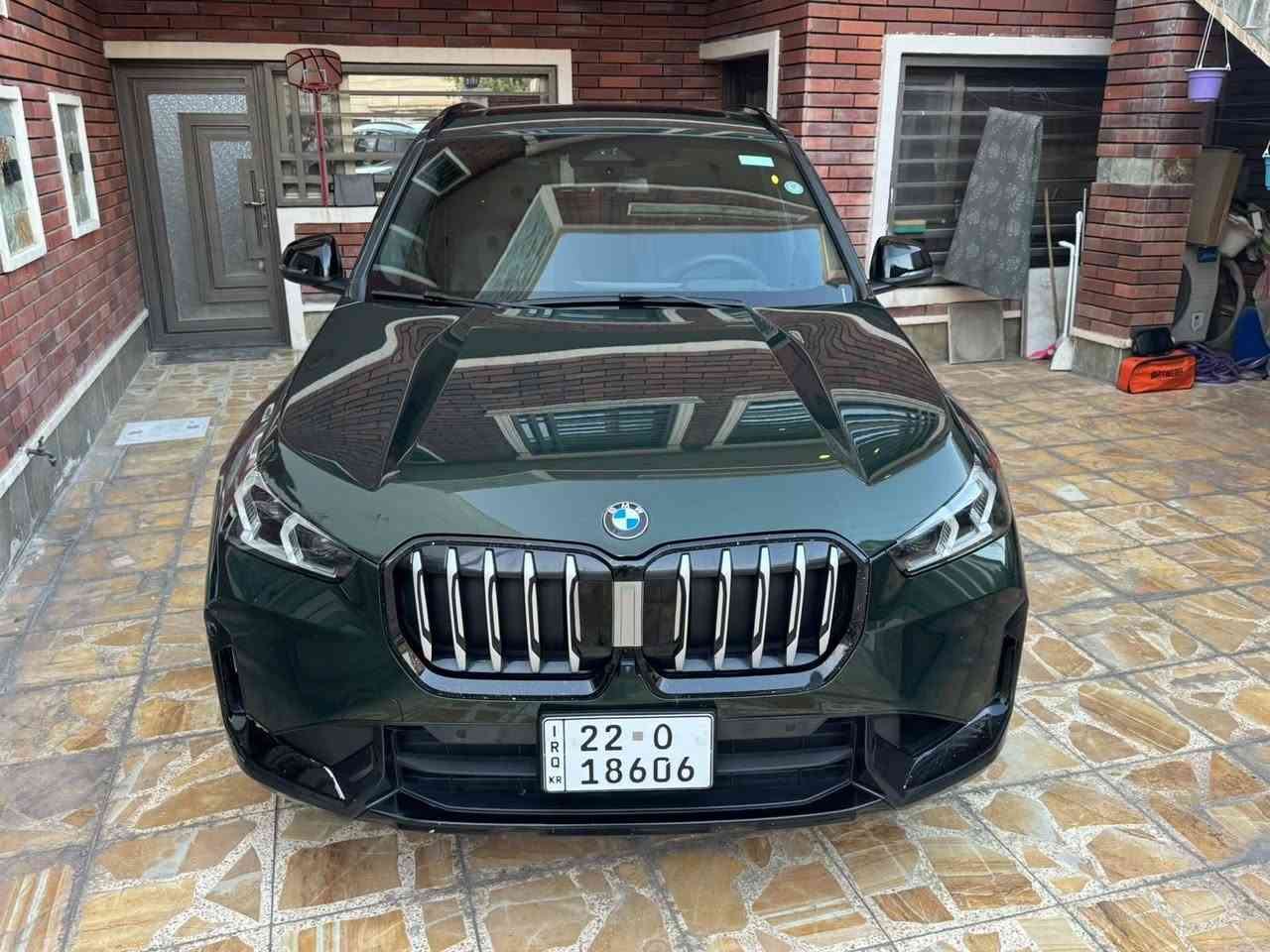 🔥 BMW X1 موديل 2023 | Full Option 🔥

🚘 BMW X1 2023 – xDrive AWD
🟢 لون Olive Green مميز ونادر
💰 السعر: 275 ورقة
📍 العنوان: بغداد – الدورة – شارع أبو طيارة
📞📱***********
📊 عداد المسافة: 63,000 ميل

✅ ضرر جانبي فقط – بدون ضرر بالدواخل
✅ جميع الـ Airbags سليمة
✅ رقم أربيل وباسمي شخصياً

سيارة فول مواصفات Full Option تجمع بين الفخامة، الأداء والتكنولوجيا:

• دفع رباعي xDrive AWD
• كامرات محيطية 360° Surround View Camera
• داتا شو Head-Up Display (HUD)
• سماعات Harman Kardon Premium Sound System
• صندوق كهربائي ذكي Electric Smart Tailgate
• إنارة محيطية Ambient Lighting
• إنارة ترحيبية مع شعار BMW Welcome Light / BMW Logo Projection
• شاشة وسطية Central Display
• عدادات رقمية Digital Cockpit
• Apple CarPlay & Android Auto
• دخول وتشغيل بدون مفتاح Comfort Access / Keyless Entry
• تشغيل زر Push Start
• حساسات أمامية وخلفية Parking Sensors
• مثبت سرعة Cruise Control
• تكييف ثنائي المناطق Dual-Zone Climate Control
• Electric Parking Brake + Auto Hold
• أنظمة قيادة متعددة Driving Modes
• مقود متعدد الوظائف Multi-Function Steering Wheel
• مرايا كهربائية Power Folding Mirrors
• إضاءة Full LED
• مقصورة وتشطيبات فاخرة Premium Interior
• والعديد من المواصفات الأخرى.

🔥 BMW X1… مواصفات عالية، لون مميز وحضور مختلف!

📞 ***********
*********** بغداد, العراق
