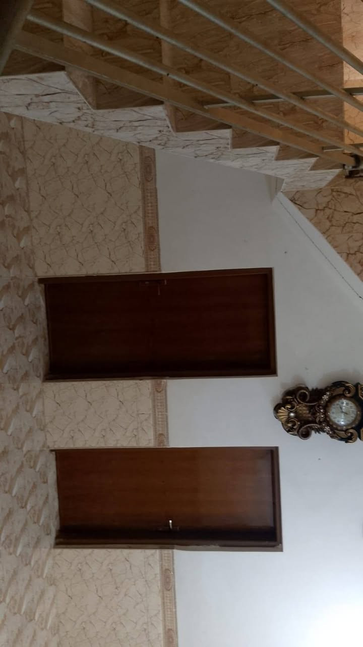 سلام عليكم بيت للبيع رمادي طاش الول قريب عل جسر*********** جامعه. بيت مساحه. 200م يتكون البيت من قرف عدد 4
صلاتين  ستقبال مطبخ مناور عدد ثنين البيت طابو صرف سعر 135وبي مجال  شارع 10م.
سلام عليكم بيت للبيع رمادي طاش الول قريب عل جسر*********** جامعه. بيت مساحه. 200م يتكون البيت من قرف عدد 4
