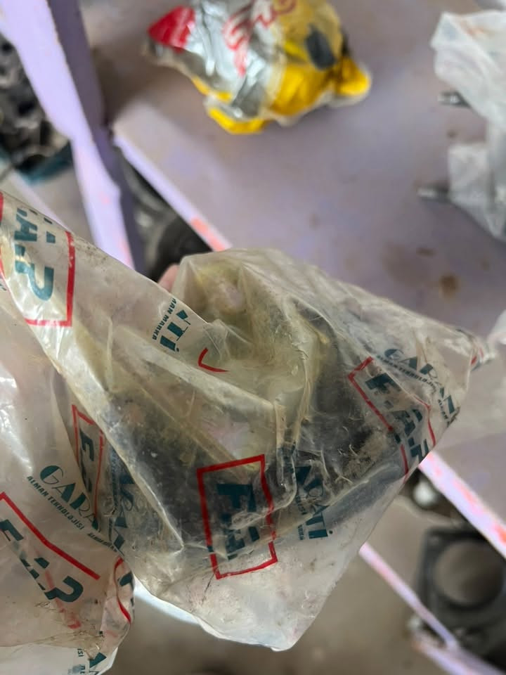 قطع غيار بيجو 306 • حي سمرة • مواد احتياطية