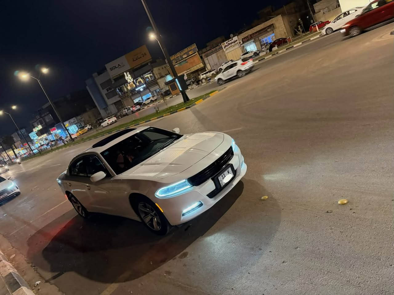 جارجر 2018 خليجي كلين تايتل V6 3600 
2 ويل رقم بغداد تحويل مباشر فول موصفات 
تشغيل عن بعد شفات ستيرن داخل جلد احمر تخم تاير جديد كير مكينه اكسل مكفول بدون نواقص السياره جاهزه
 مكانها بابل شارع الجمعيه
 ***********
