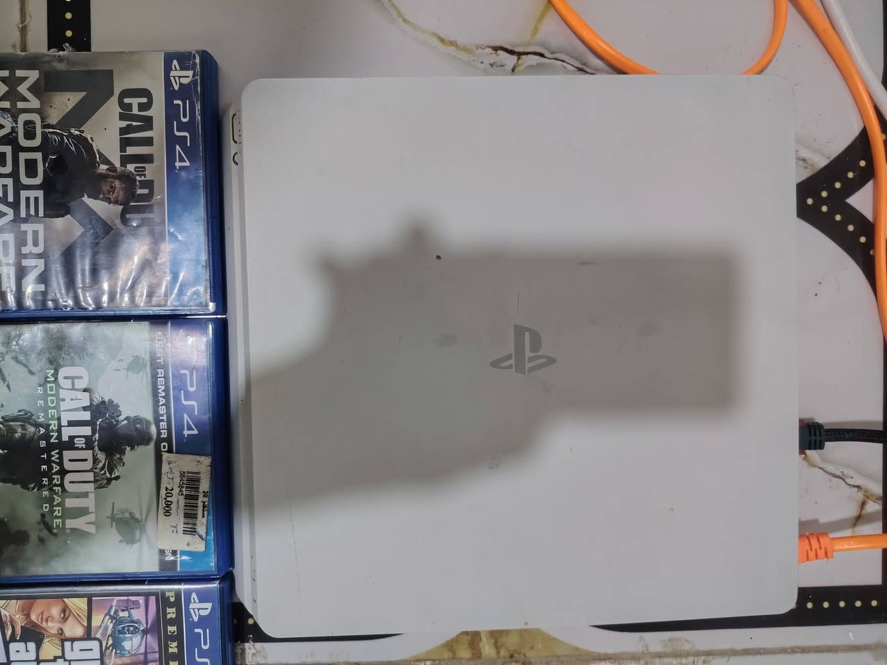 بلاي ستيشن 4 سليم (PS4 Slim) نظيف جداً للبيع
حالة: مستعمل بنظافة 100%، الجهاز أصلي غير مفتوح ولا مصلّح، مع شرط الفحص والمعاينة.
 ** الملحقات:** جويستك (يد تحكم) واحدة أصلية.  وتجارية

 الألعاب (الأقراص): يأتي مع 2 اقراص ، 
 السعر: 250 ألف دينار (وبيه مجال بسيط للطيبين).
 الموقع:  ميسان العمارة.
للتواصل والاستفسار، يرجى المراسلة على الخاص أو الاتصال على الرقم: [***********].
