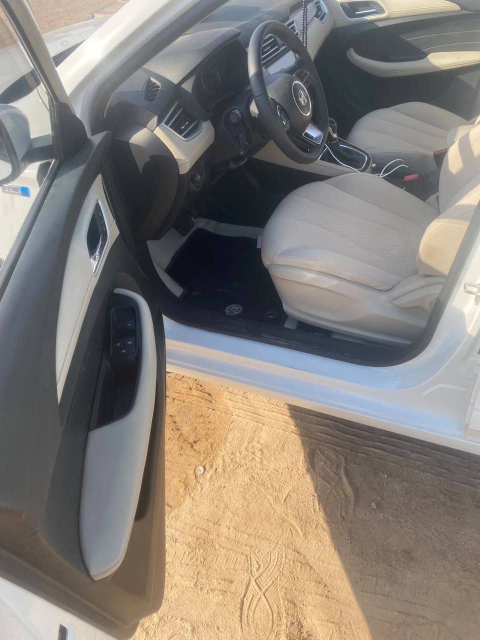 MG5
موديل 2024 مواصفات عادية مكفولة  بعدها بضمان الشركة ماشية 80الف رقم بصرة مكان السيارة البصرة 
السنوية 2029 حرة مو أقساط السعر 95 
***********
