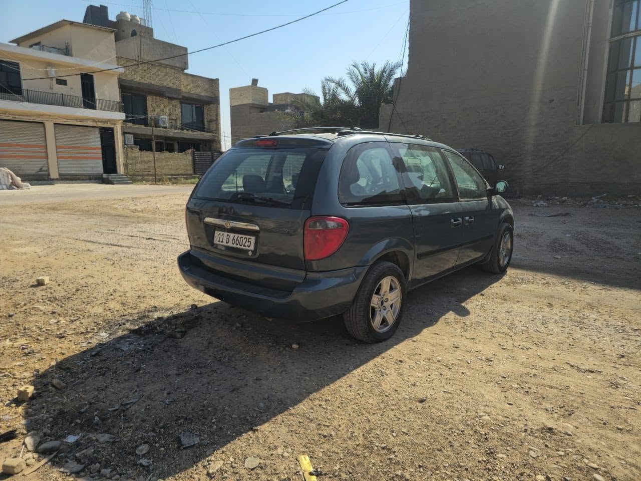 كلايزار دوج كرفان موديل2006 بتره قطعه وحده تبريد خير من الله 
محرك 3300 المرغوب 
مصبوغه حزام رقم دولي جديد السيارة باسمي جاهزة من كلشي
السعر ٦٠ ورقه وبيها مجال 
الرقم (***********) 
مكان السياره بغداد التاجيات
 قرب جسر الدوار
