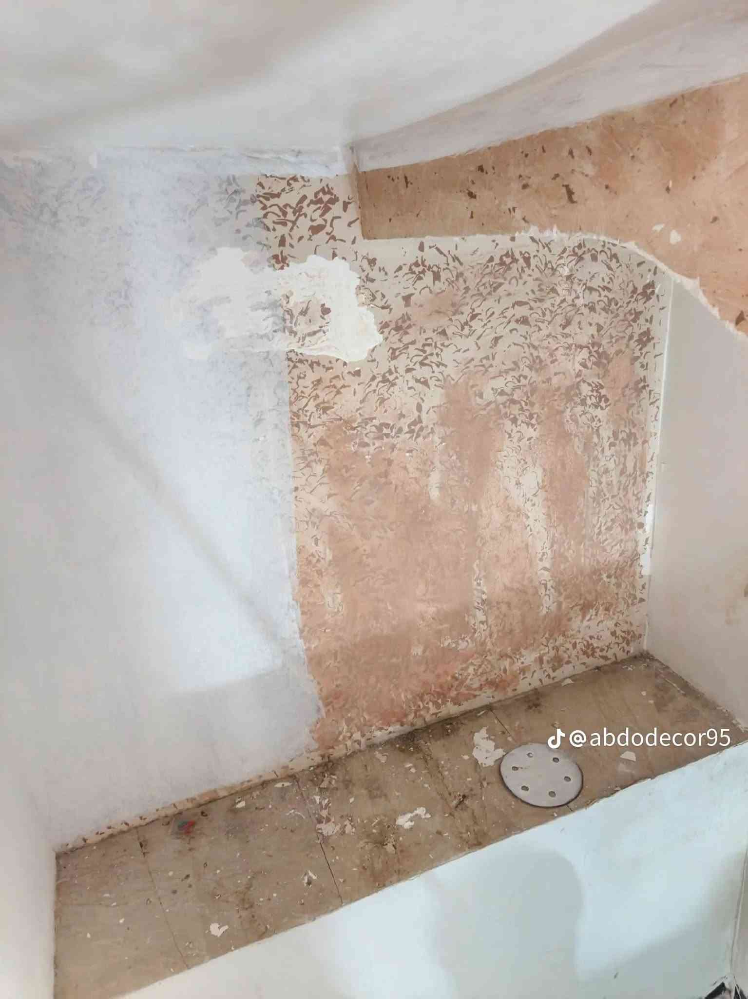 سلام عليكم
نشتغل صبغ داخلي وخارجي سعر كل مناطق كركوك اشتغل ***********

نص مكتوب في الصور:
- @abdodecor95
- @sabaqleyg8b