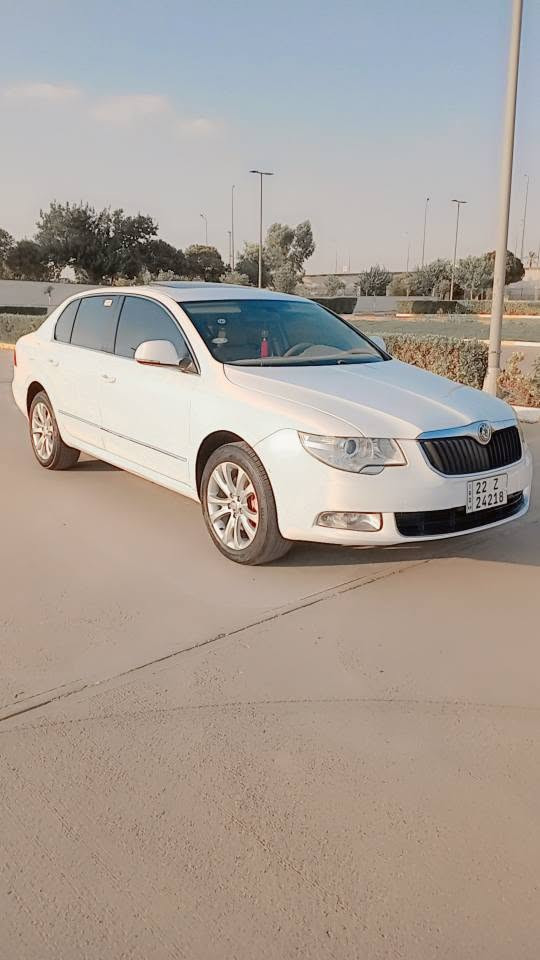 سکۆدا سوپەر بی 2013
تەکسیە کراوە بە خسوسی
هیچ هیچی نیە بێ مەعجونە بێ لێدران 
تەقە و ڕەقە و گێڕ و مەکینە و تەبرید و کارەبایات هەموو شتێک بە شەرت 
فوول فوول مواسەفات مەکینەی کراوەتە جیتە GLI مۆدێل نوێ 
سەنەوی و ژینگەی نوێیە بە ناوی خۆمە 
***********
88$ و مەجالێکی برایانە أربيل, العراق

