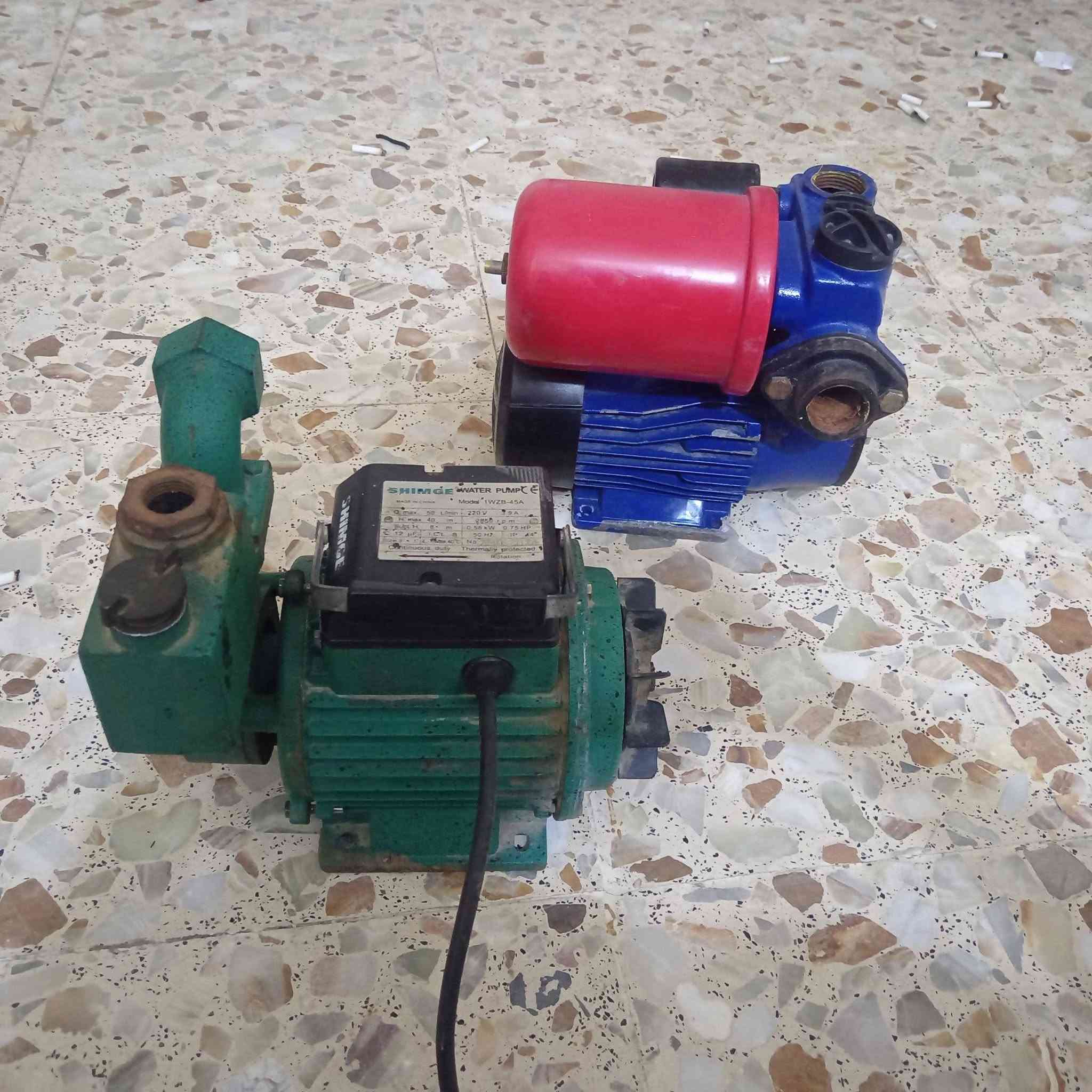 ماطور ماء عدد 2 للبيع
الازرق 40 الف والاخضر 30 الف نضيفات جدا ودفعهن كلش قوي 
متواجد ع الفيس او اتصل ***********

