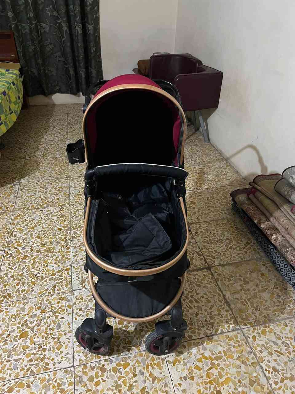 السلام عليكم عربانه أطفال اصليه وقويه تنفتح تصير حماله ونظيفه ممستعمليه ابد رايديه ب70. العنوان بغداد المنصور
***********
