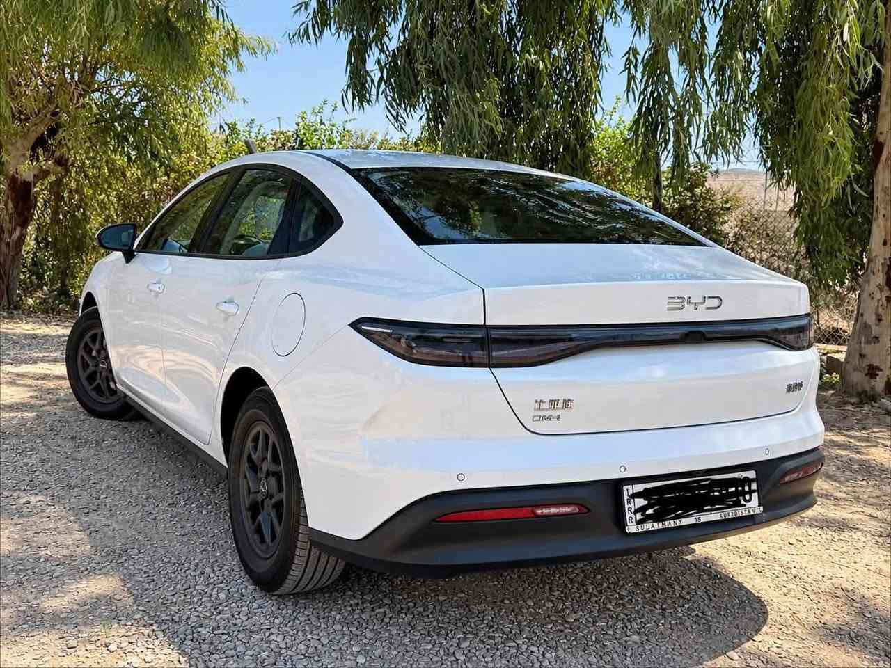 السلام عليكم. BYD سيل فايف
لون ابيض ماشيه 4000. السياره كفاله عامه لا رصعه ولا طخه ولا اي شي عله وضع الوكاله السياره رقمها حلو 40030 رقم بغداد. 

خاللها لزكات للشاشه وارضيات مال شركه. 

سعرها 21 مليون قفل من الاخير بدون عمله ابد 

***********
