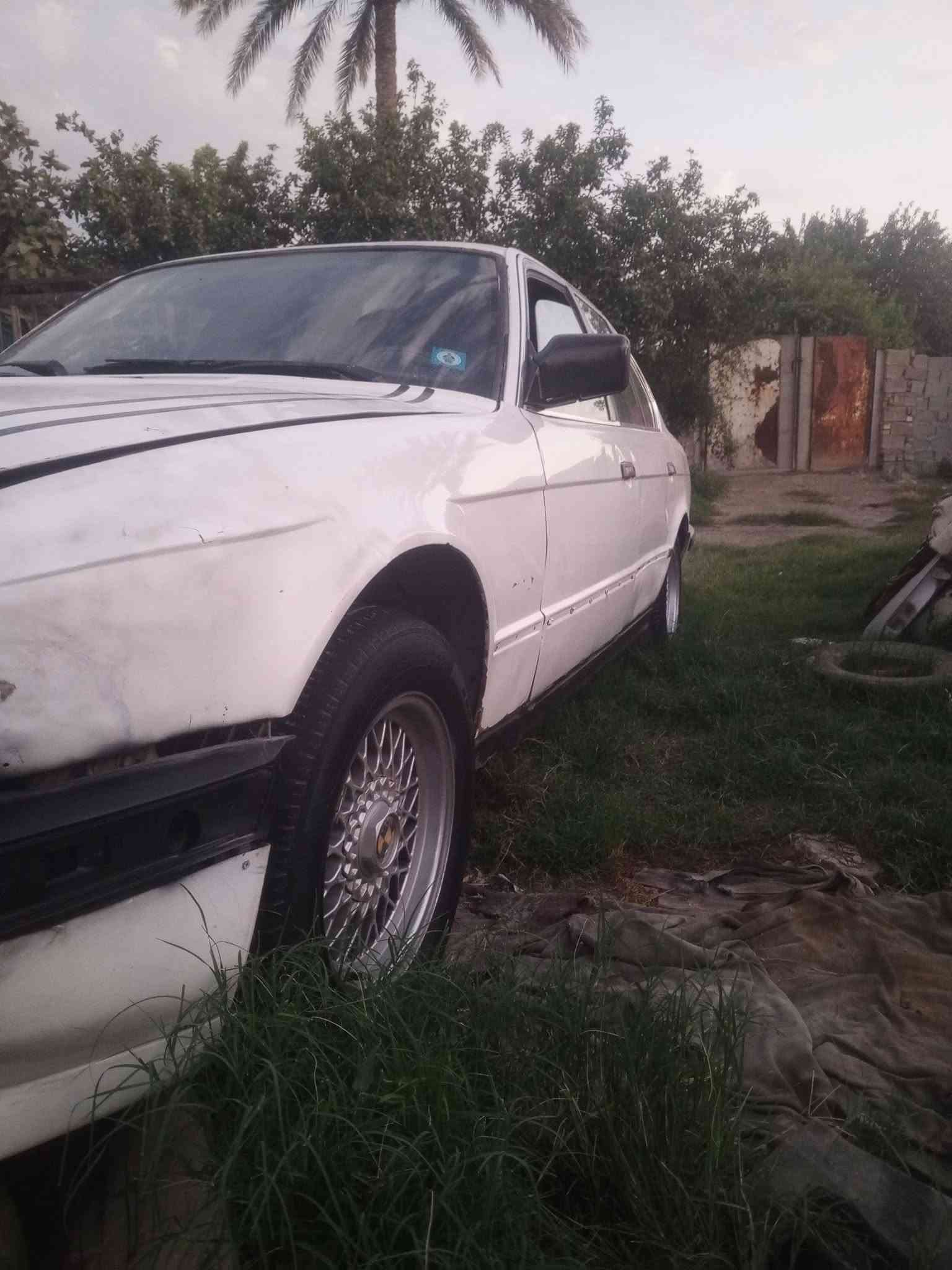 سلام عليكم 
بي ام دبليو 
موديل 91
كير عادي جديد 
محرك مسكر جديد 
سياره بلاديه بدون صبق
رقم أنبار ألماني 
تحويل ثاني يوم 
ومكاني صلاح الدين 
والسعر 28وبيه مجال قليل 
وهاذا رقمي للتواصل 
***********
